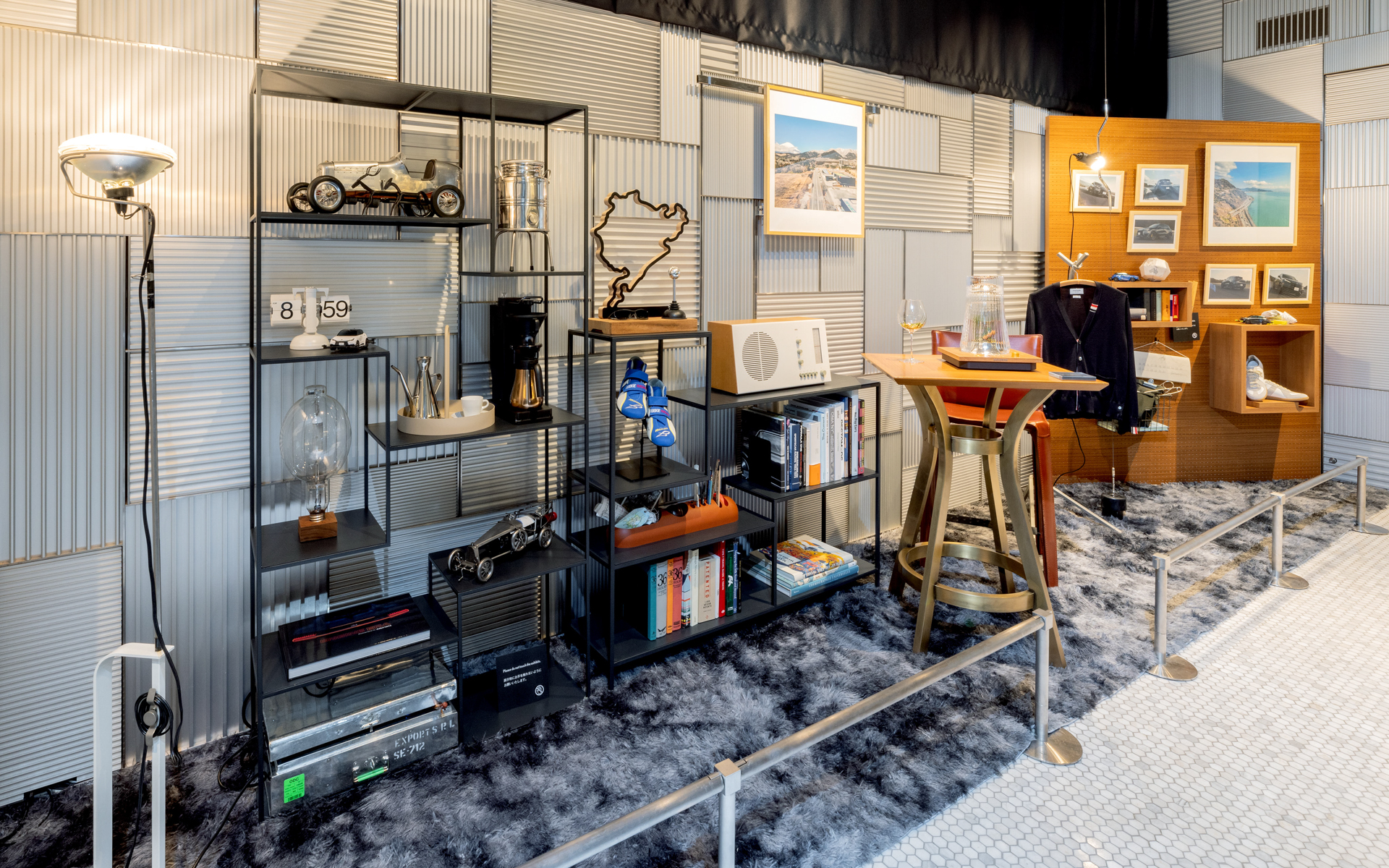 世界観も一緒に展示している