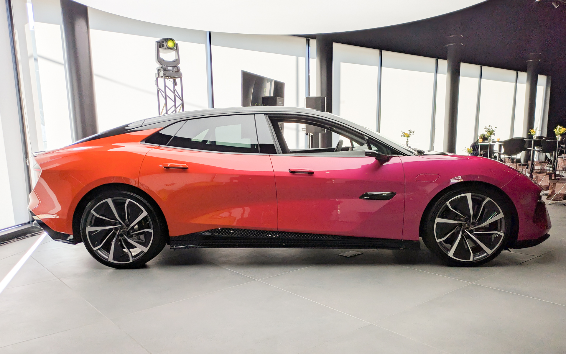 東京オートサロン2025にも展示されていたEMEYA Blossam（エメヤ ブロッサム）も特別に展示