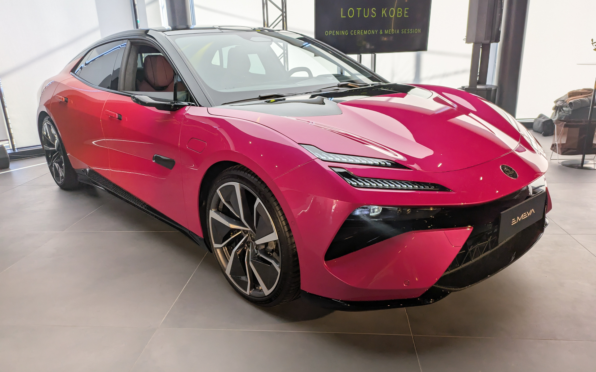 東京オートサロン2025にも展示されていたEMEYA Blossam（エメヤ ブロッサム）も特別に展示