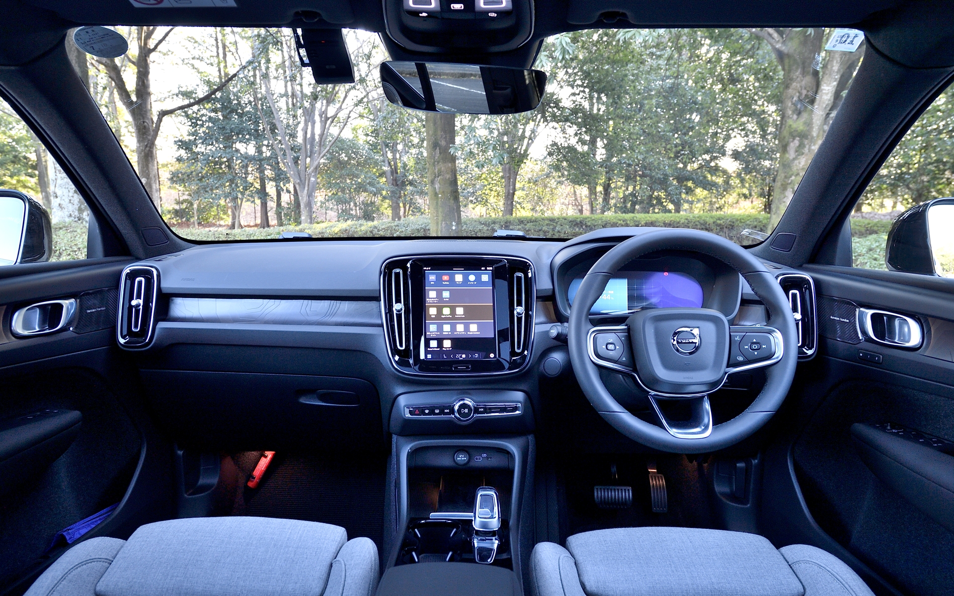 EX40 Ultra Twin Motorのインテリア。水平基調で視界は広い