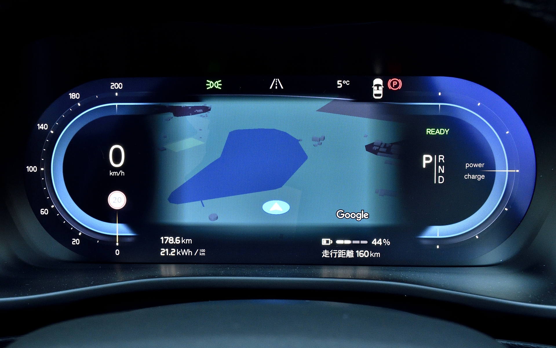 メーター中心部にはナビを表示でき視線をそらさず地図の確認ができる