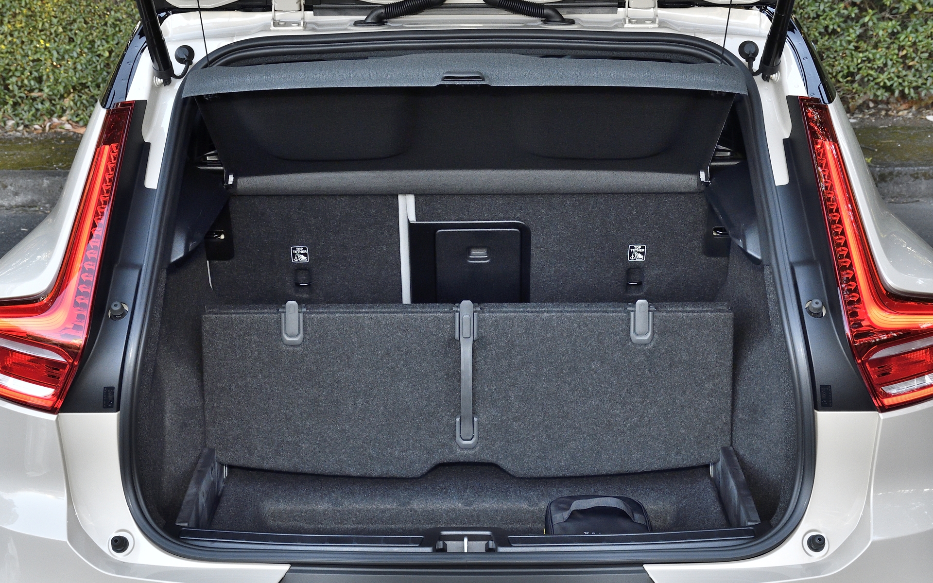 ラゲッジスペースの容量はフロア下のスペースも含めて最大で578Lを確保