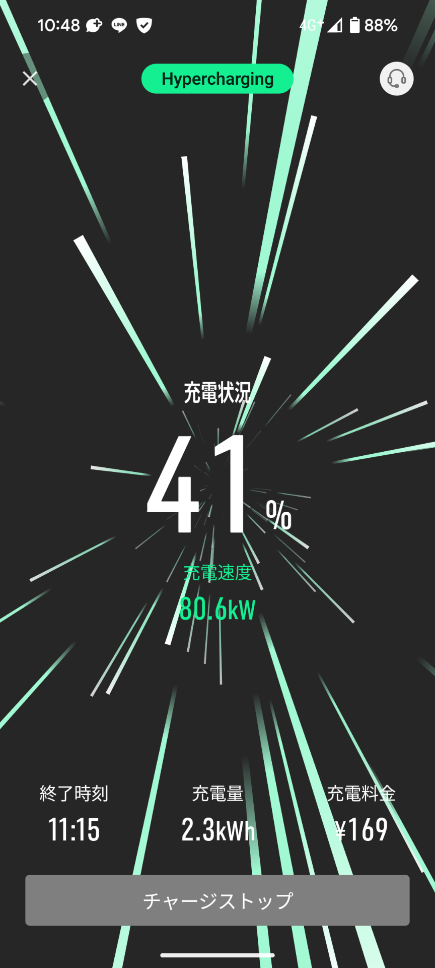 PowerXはアプリを入れて登録すればすぐに利用可能。スマホの画面で充電状況や充電速度、充電量、充電料金、充電終了時間もすべてひと目で確認できる