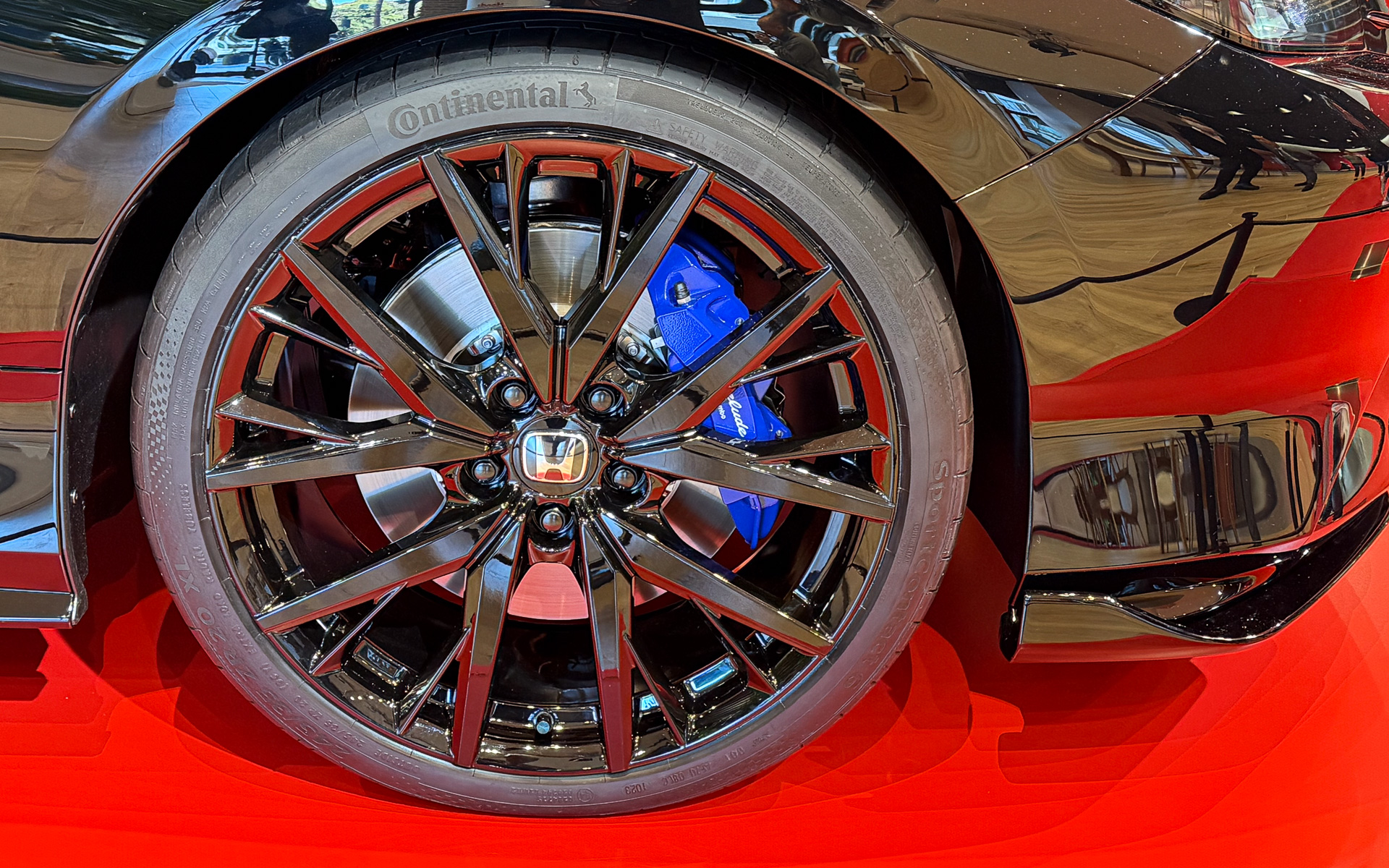 足まわりもしっかり確認できる