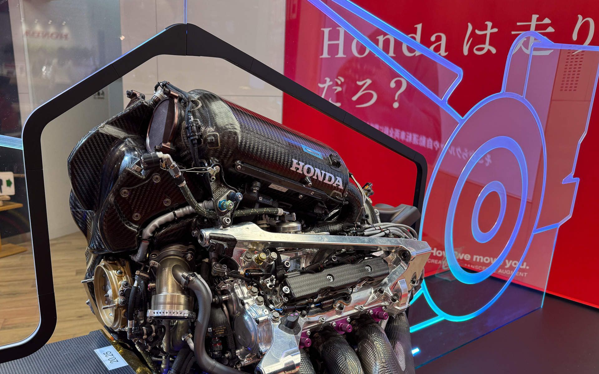 触れてはいけないが、このくらいまで近づくこともできる