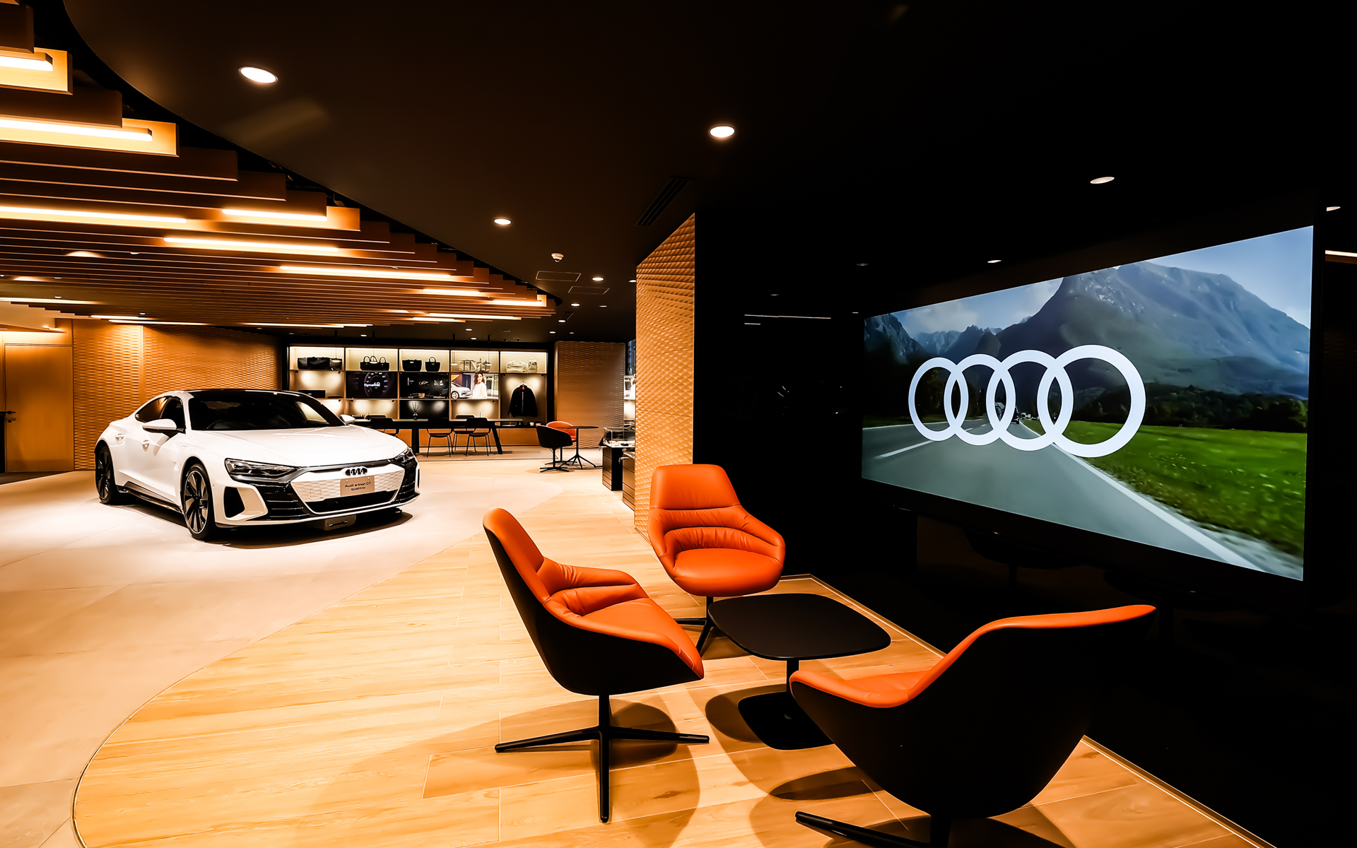 Audi City 銀座店内