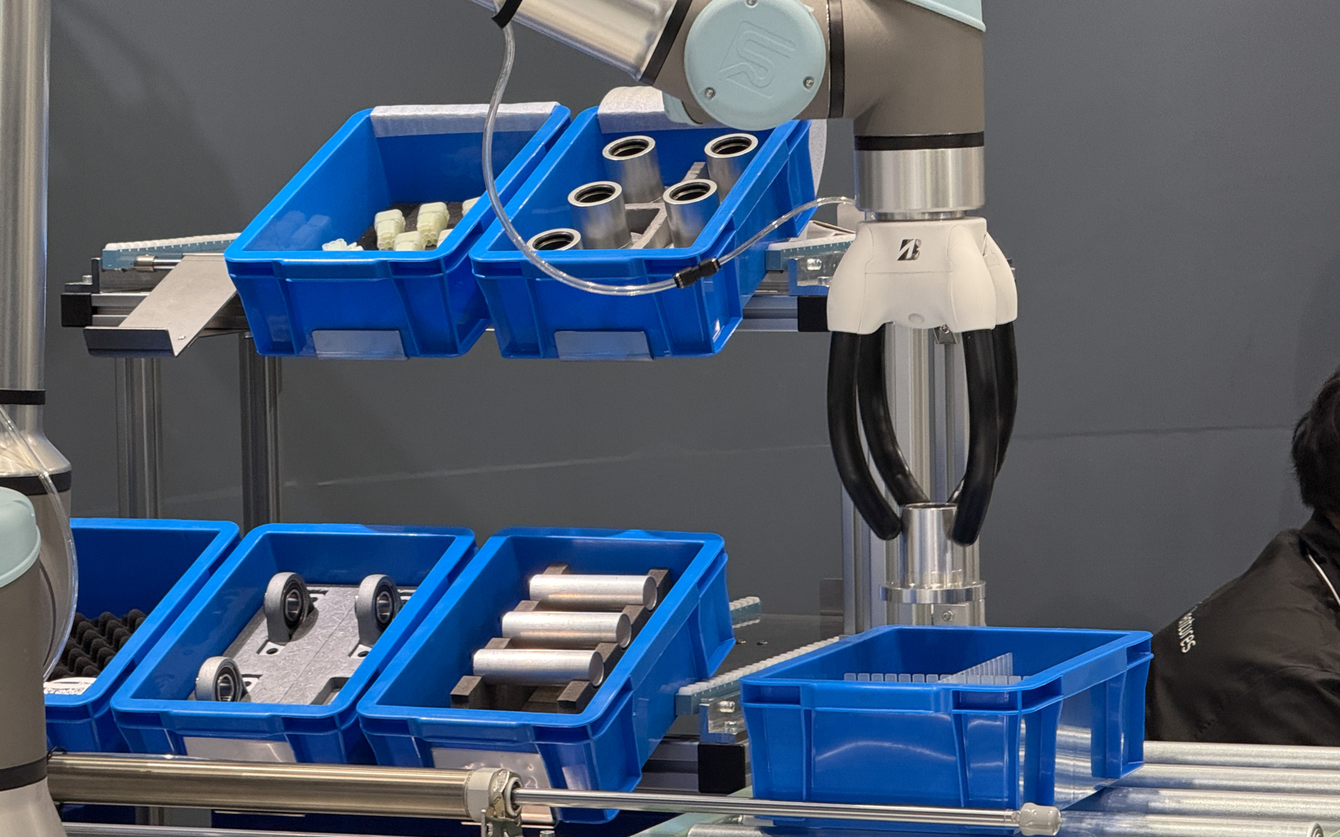 ソフトロボットハンド「TETOTE」とロボットビジョンを組み合わせた製造業向けピッキングソリューションのデモ「TETOTE×ビジョン」