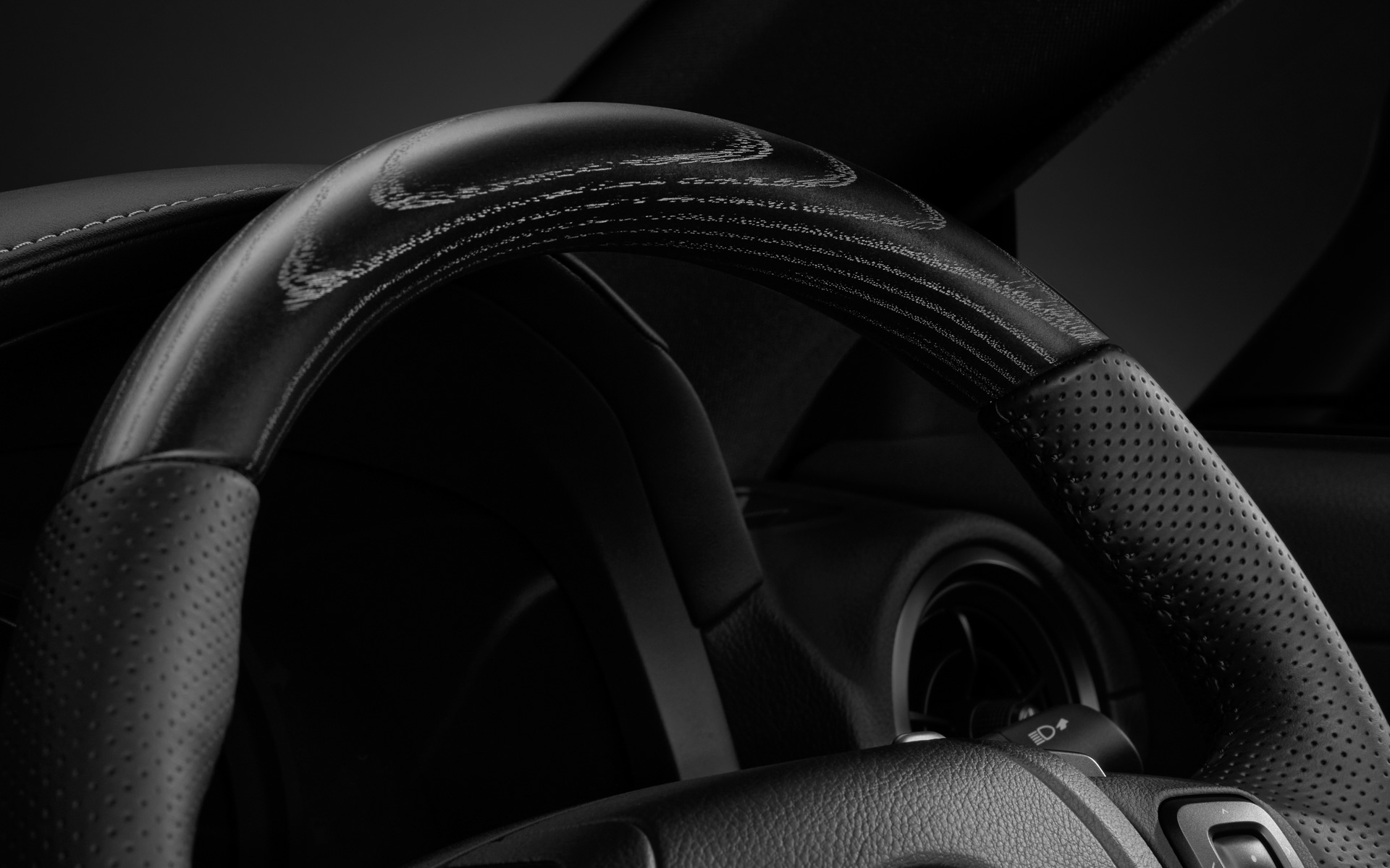 特別仕様車  IS300 "F SPORT Mode Black Ⅳ" 専用ディンプル本革ステアリング（パドルシフト付）アッシュ（オープンフィニッシュ/銀墨ブラック）