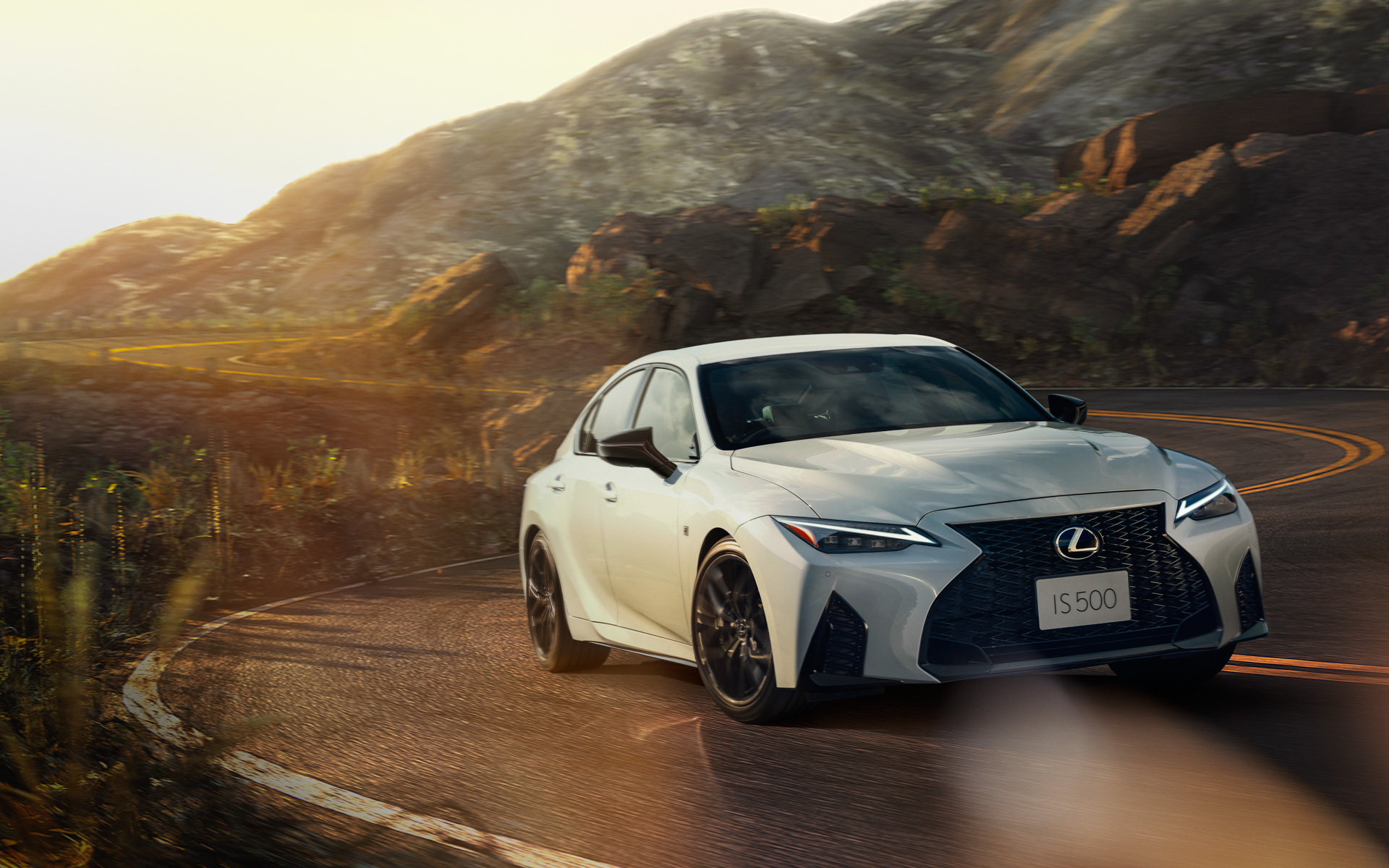 IS500 "F SPORT Performance" ホワイトノーヴァガラスフレーク