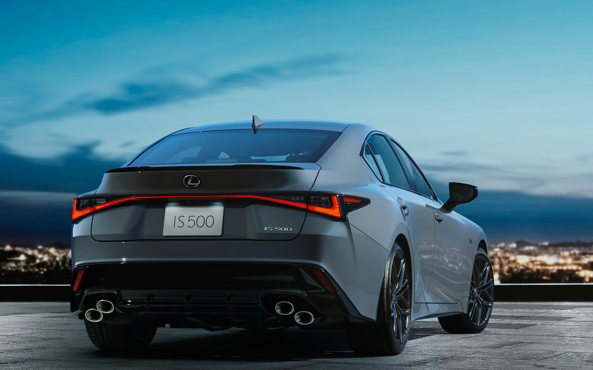 IS500 "F SPORT Performance" チタニウムカーバイドグレー