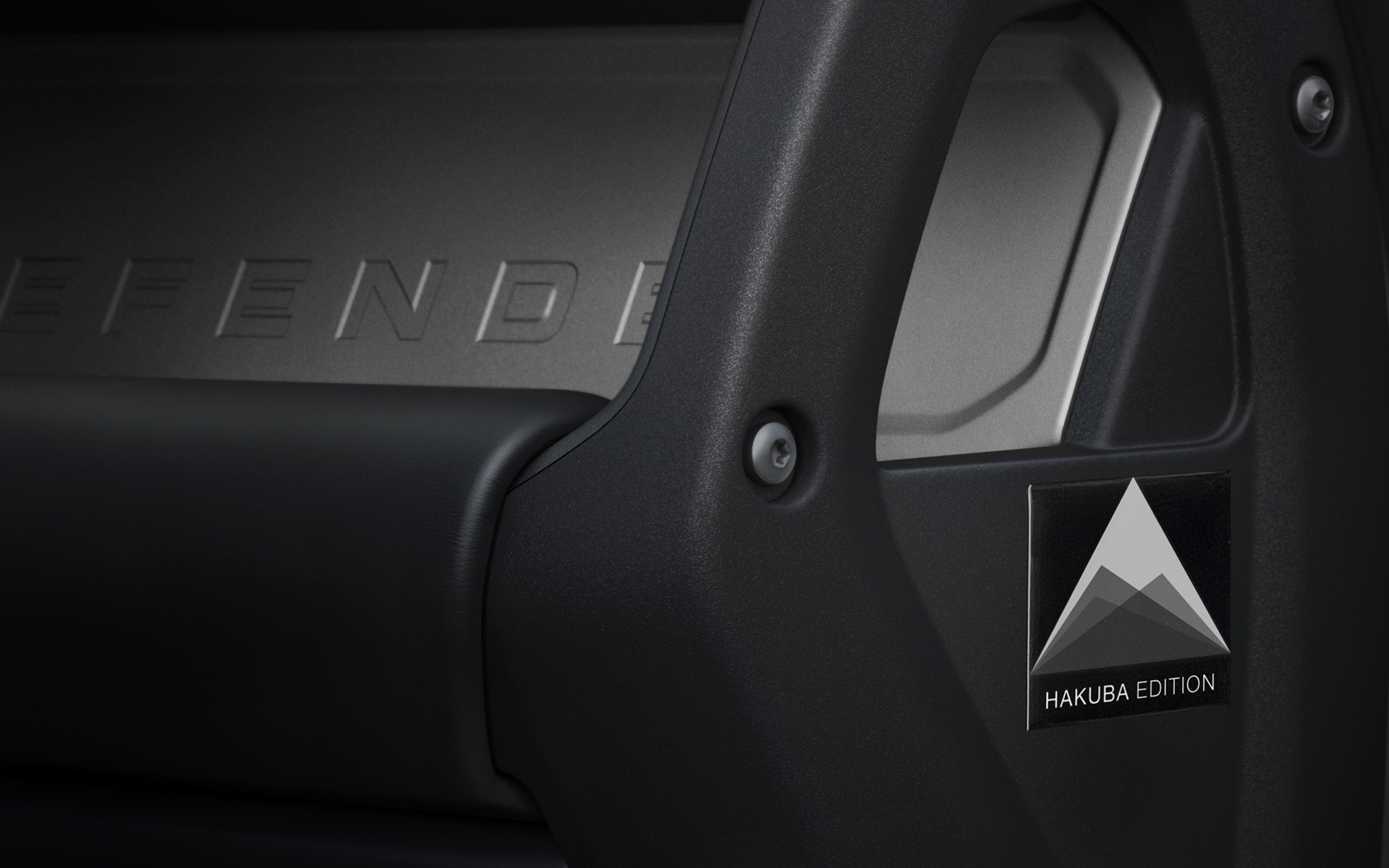 ダッシュボードの側面にもHAKUBA EDITIONのバッヂを配置