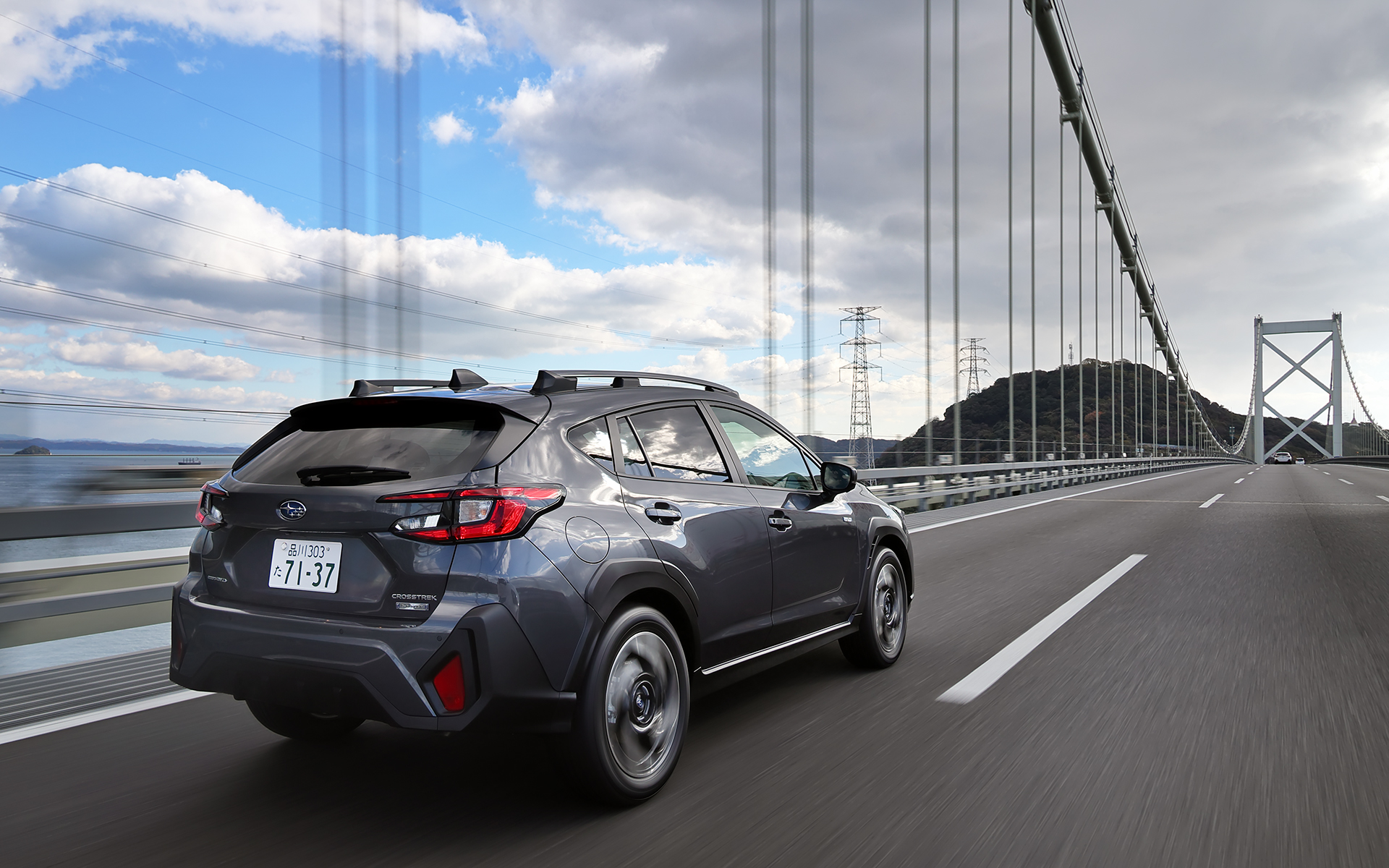 山口県下関市と福岡県北九州市門司区を結ぶ関門橋を走る。本州を横断し、九州に上陸するまであと少し