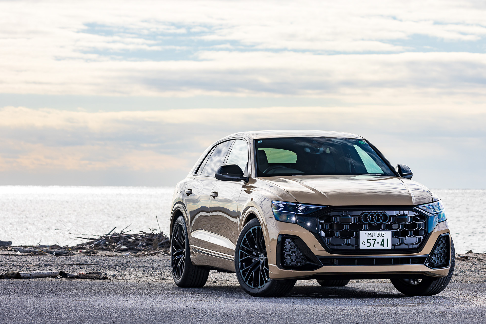 今回試乗したのは2024年10月に全面アップデートした新型「Q8」。試乗車のグレードは「Q8 50 TDI quattro S line」となり、価格は1228万円。ボディサイズは5005×1995×1690mm（全長×全幅×全高）、ホイールベースは2995mm