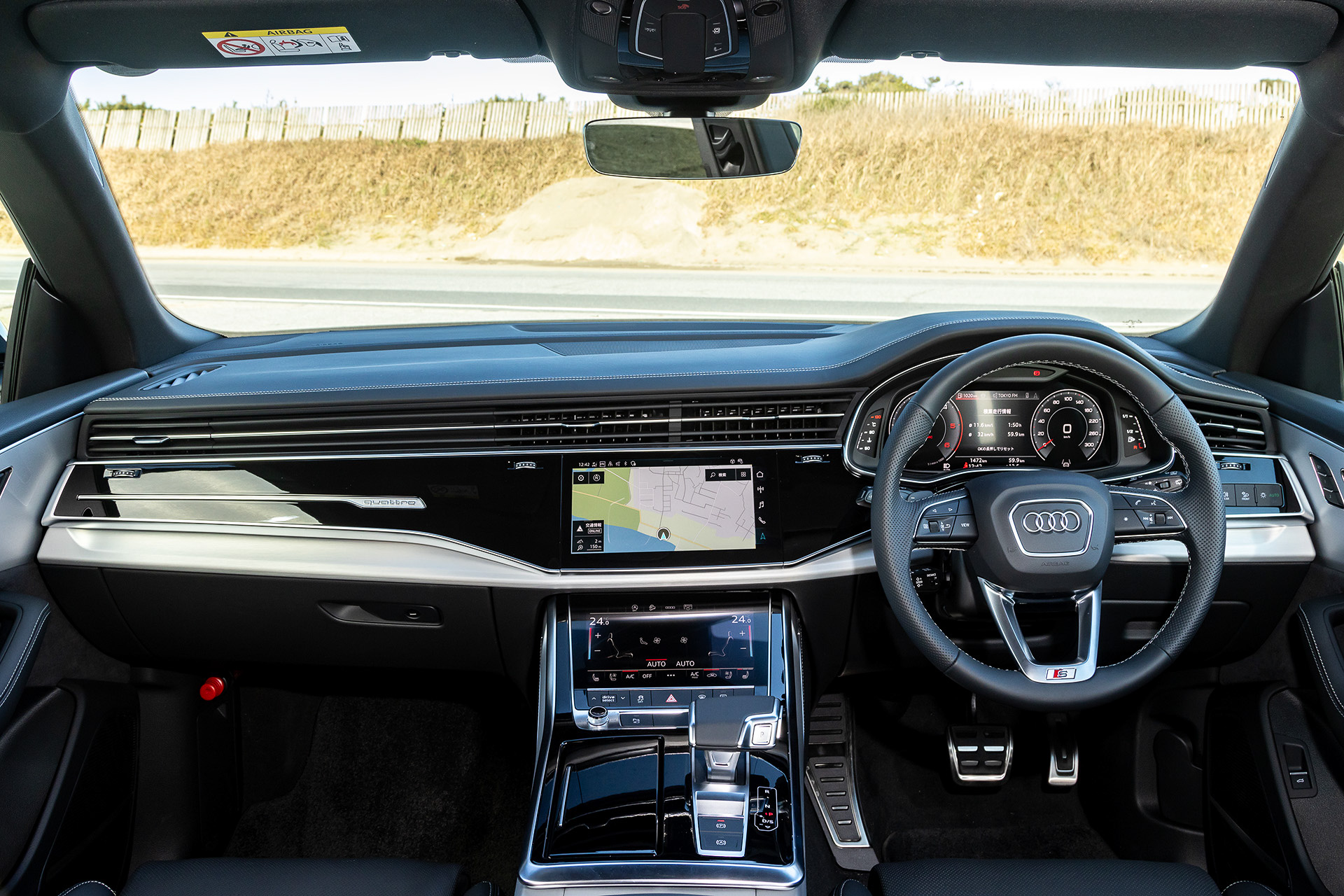 Q8 50 TDI quattro S lineのインテリア。ドライブモードはDYNAMIC、INDIVIDUAL、OFFROAD、ALLROAD、EFFICIENCY、COMFORT、AUTOから選択可能