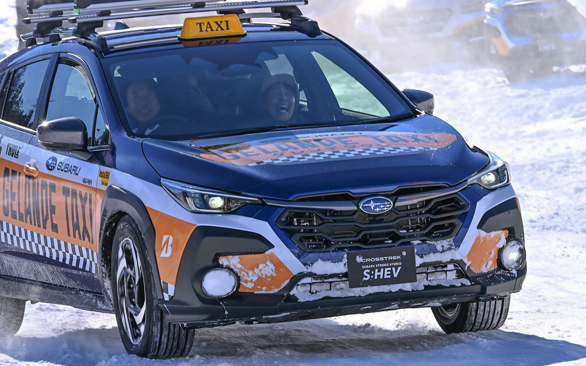 ゲレンデタクシーに乗車した人はみんな笑顔。叫び声や歓声がゲレンデに響いていた