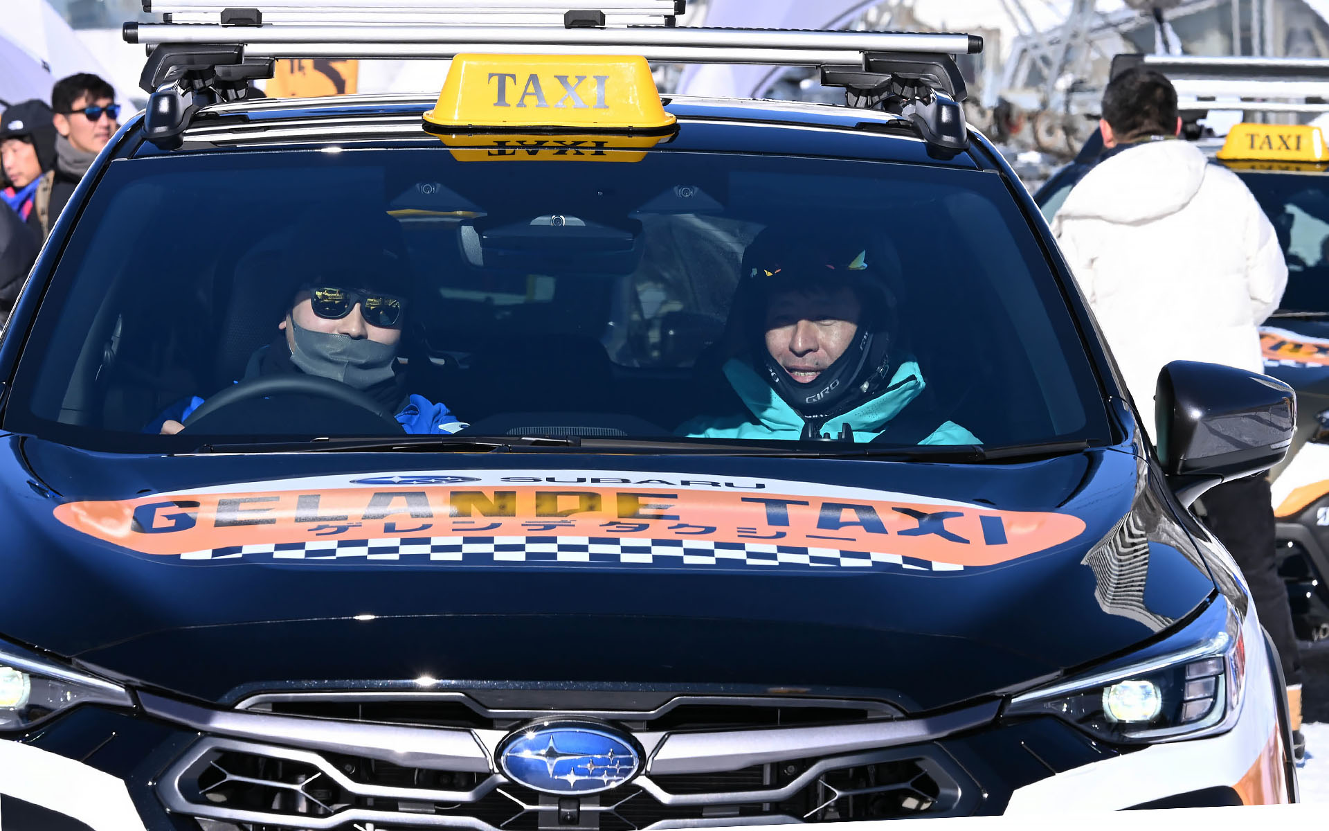 ゲレンデタクシーに乗車した人はみんな笑顔。叫び声や歓声がゲレンデに響いていた