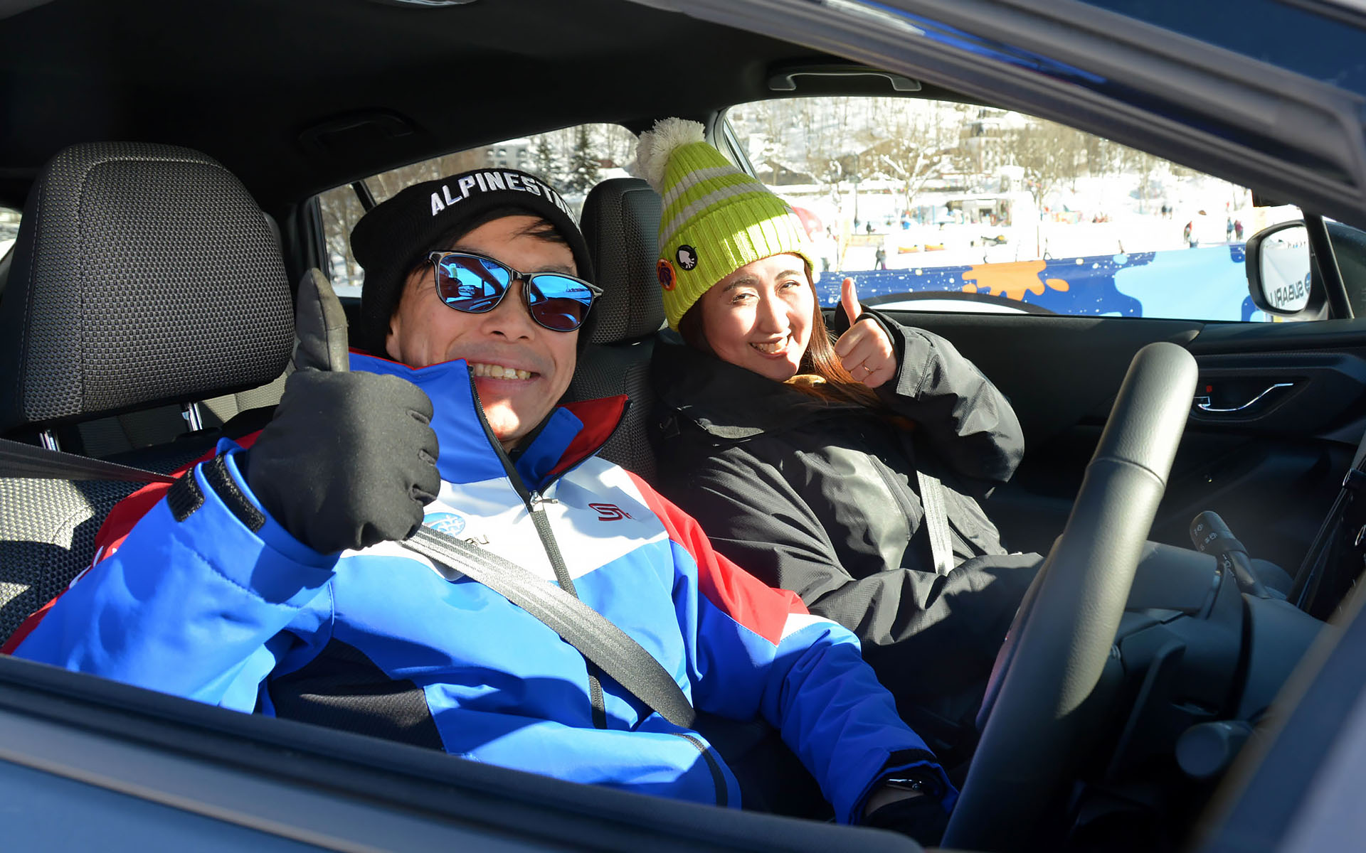 記者もクロストレック S：HEVのゲレンデタクシーに乗車。ストロングハイブリッドの力強いモーター加速でゲレンデをあっという間に駆け上がり、下りは左右に振りながら（ドライバーによって振られながら？）も四輪がしっかりと路面をつかむ安定感があった。スバル車の持つ安全・安心な性能が引き出されていて、いつまでも、何度も乗りたい！　という魅力がある