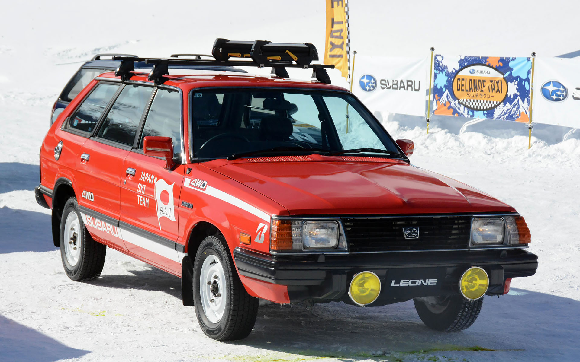 全日本スキー連盟のサポートカーとして活躍したレオーネ バン。特別なラッピングが施されている