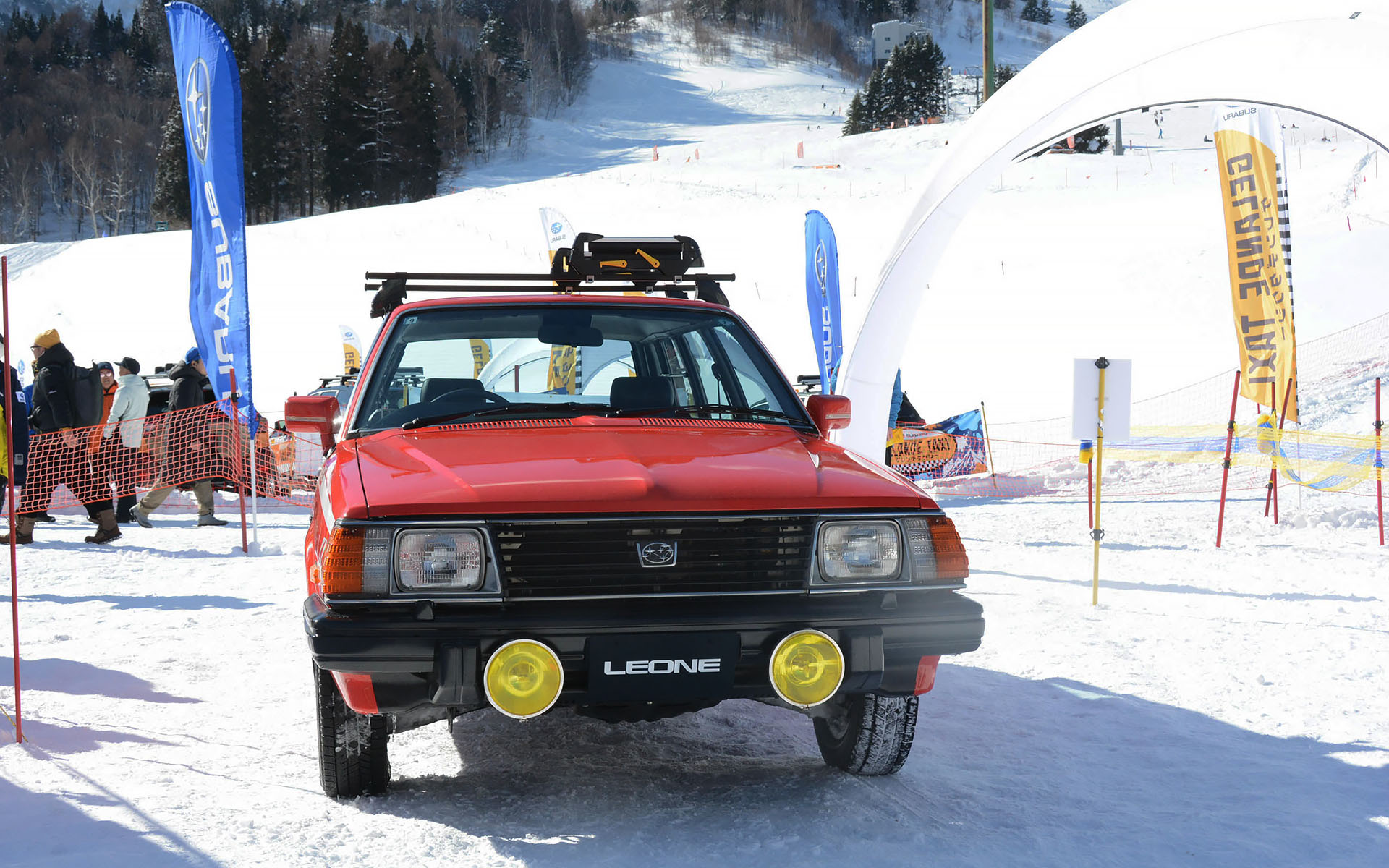 全日本スキー連盟のサポートカーとして活躍したレオーネ バン。特別なラッピングが施されている