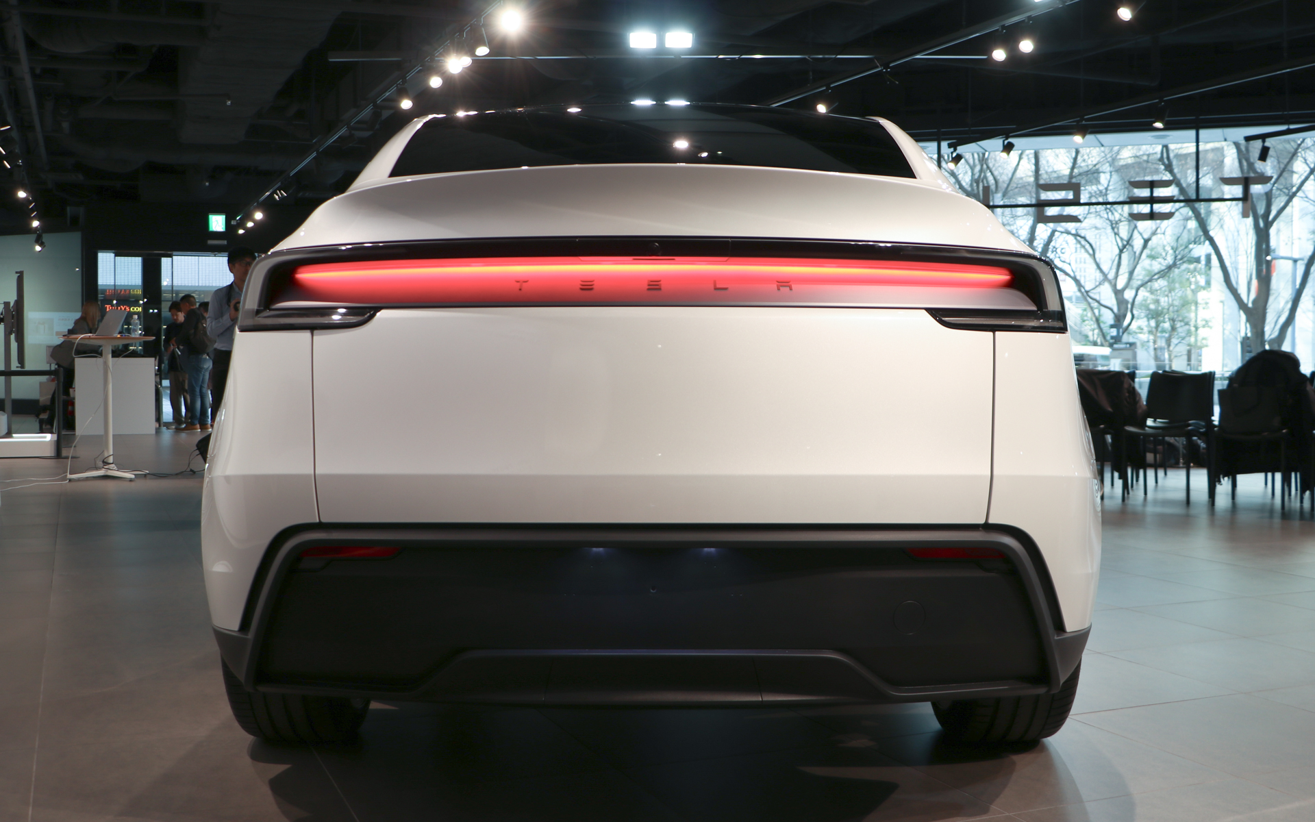 新型モデル Yのボディサイズは4800×1920×1625mm（全長×全幅×全高）、ホイールベースは2890mm。車重はRWDが1921kg、ロングレンジが1990kg