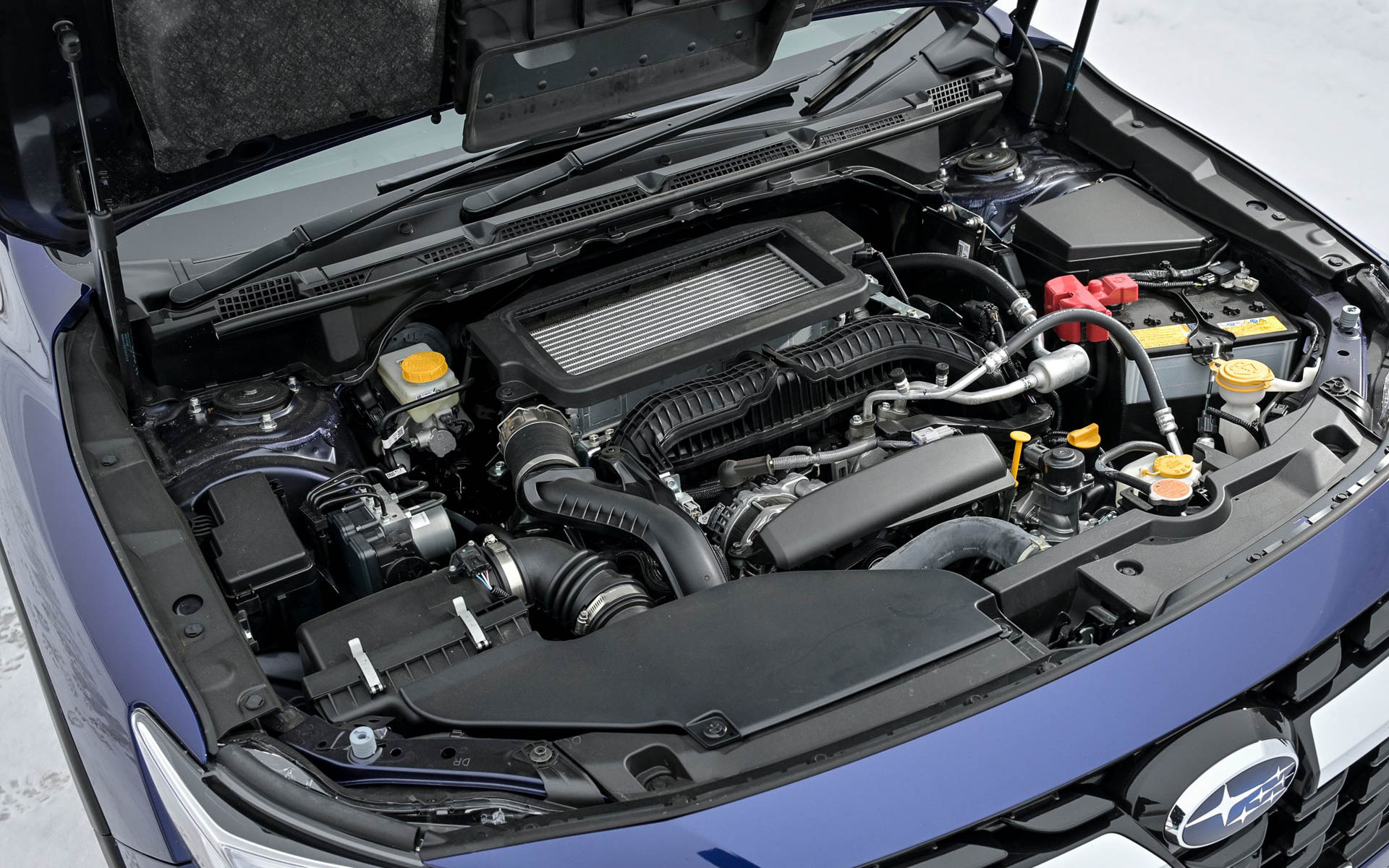 レイバックの1.8リッターターボエンジン。使い慣れた感があって整然とまとまっている。アクセルの踏み始めは音が少しガサツだが伸びやかさが使いやすい