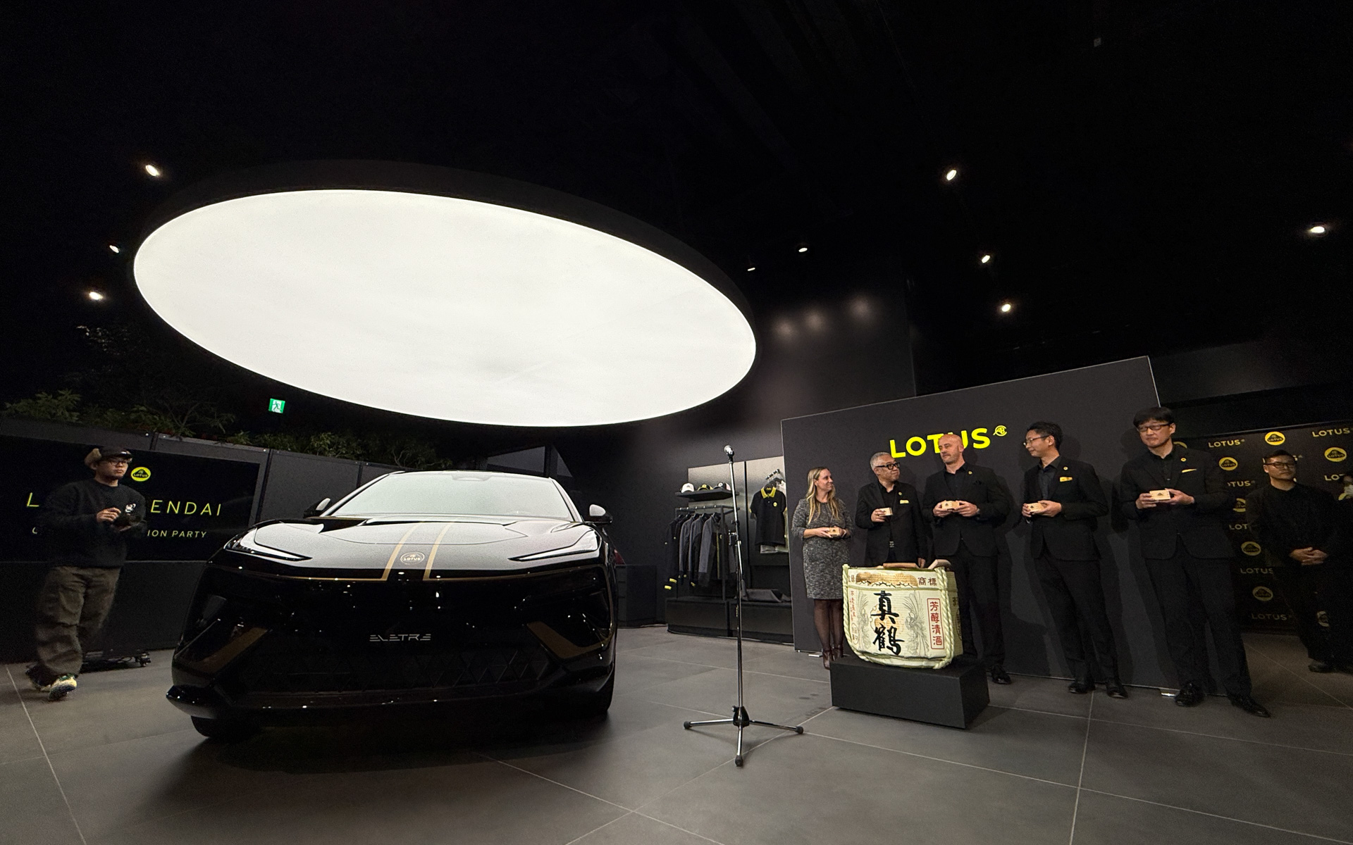 特別仕様車「エレトレ Type 79」の公開や鏡開きが行なわれた