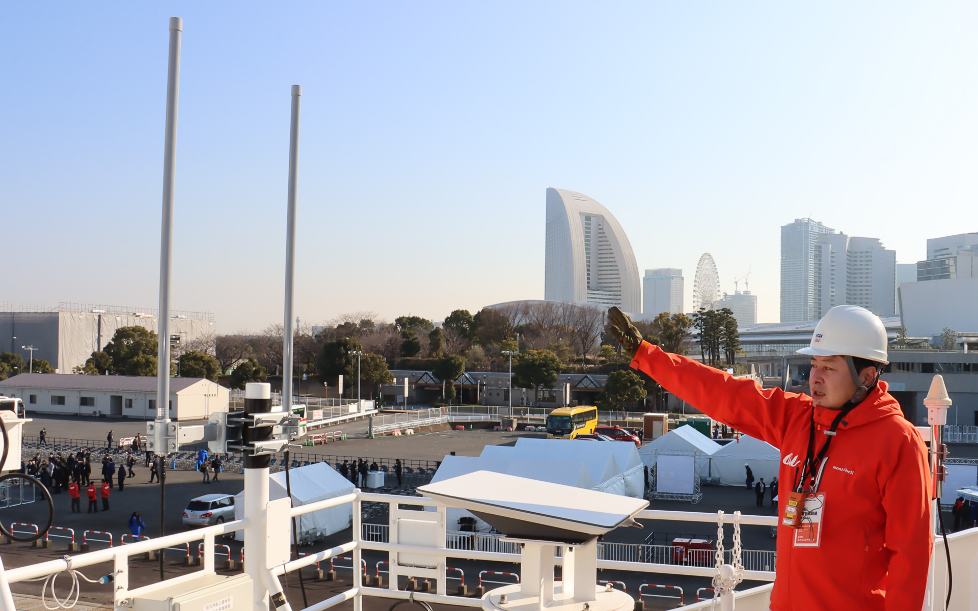 セルラー回線を提供する送受信アンテナは2本セットにすることで360度をカバー。波の影響で船体の角度が変わっても問題なく通信を維持できるようにしている