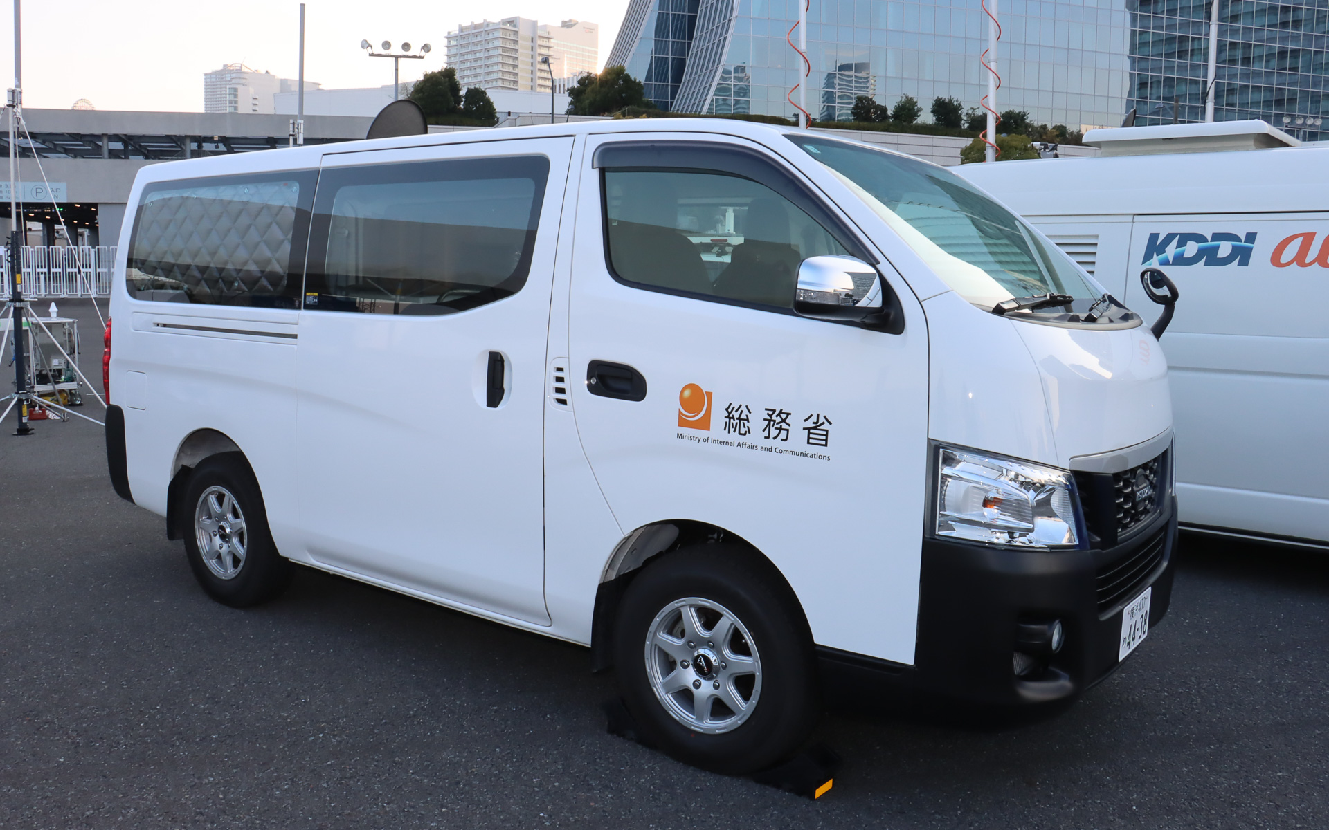 通信事業者が災害対策を行なうときに貸し出される総務省のサポートカー。主に資材運搬などに利用されている。ハイエースではなく、いすゞ自動車の「コモ」