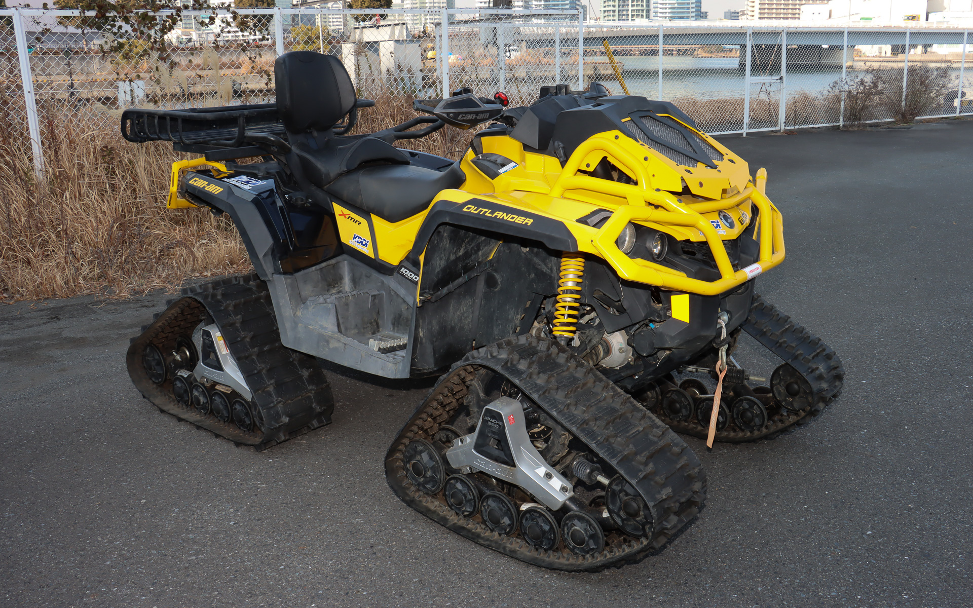 OUTLANDER Hmr 1000Rの足まわりをクローラー仕様に変更した車両