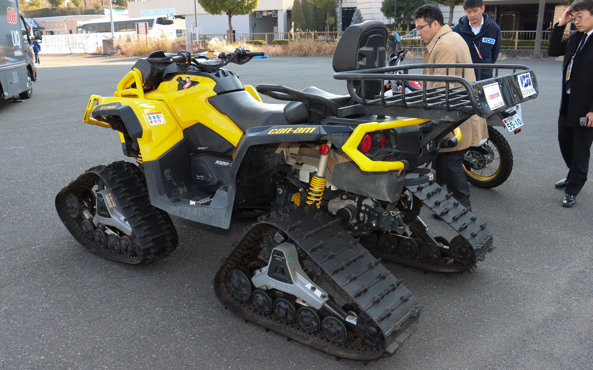 OUTLANDER Hmr 1000Rの足まわりをクローラー仕様に変更した車両