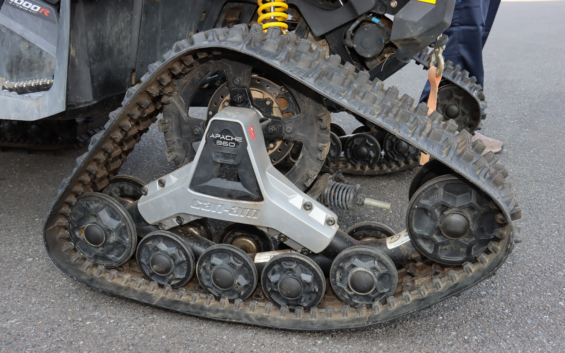 OUTLANDER Hmr 1000Rの足まわりをクローラー仕様に変更した車両