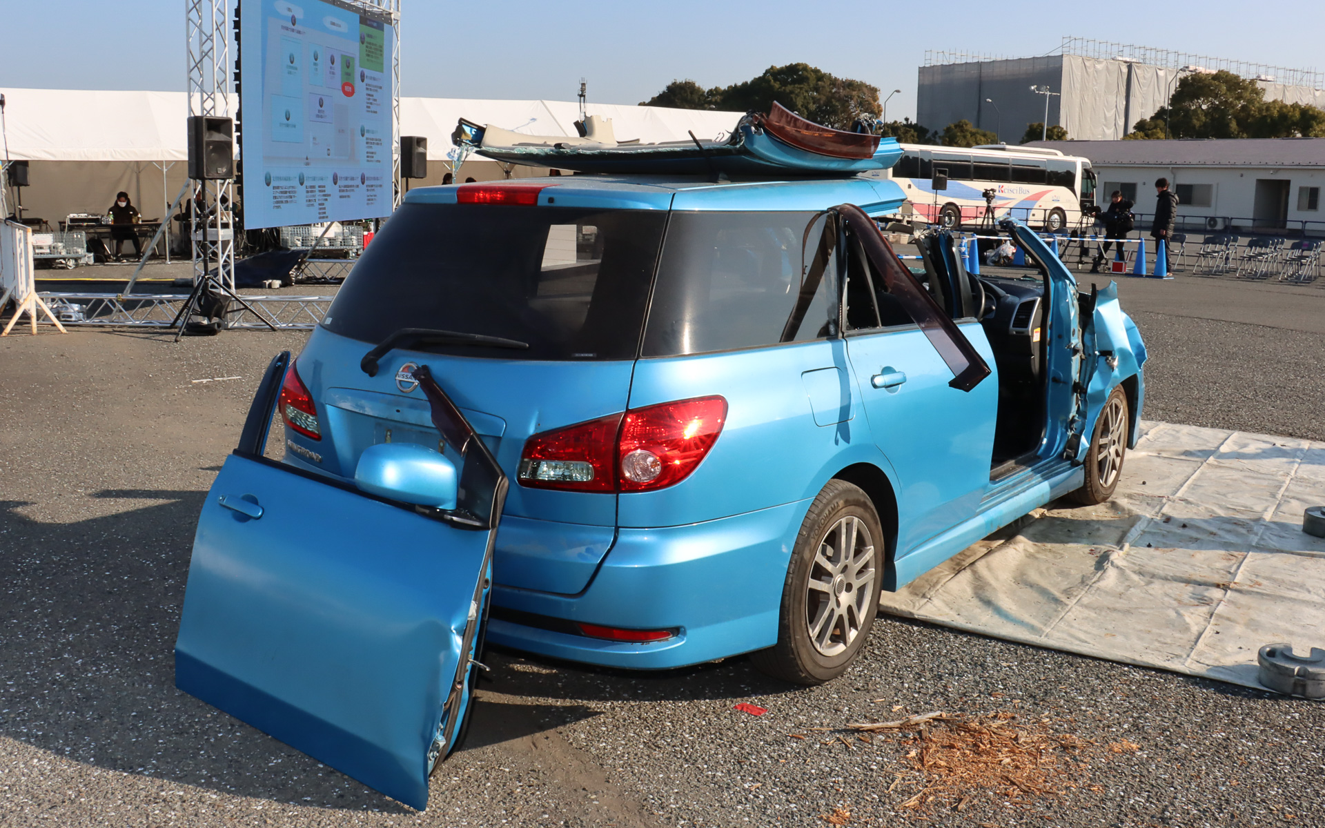 事故車からのドライバー救出訓練で使用されたウイングロード