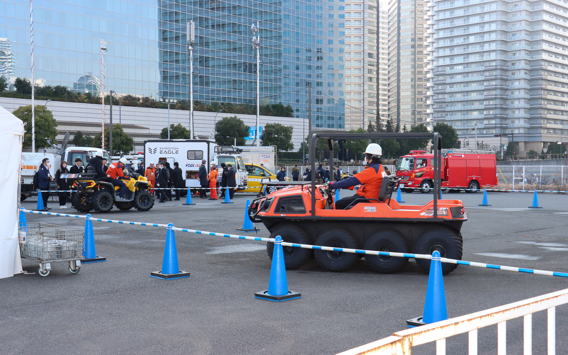 4輪バギーや水陸両用車の試乗スペースも用意された
