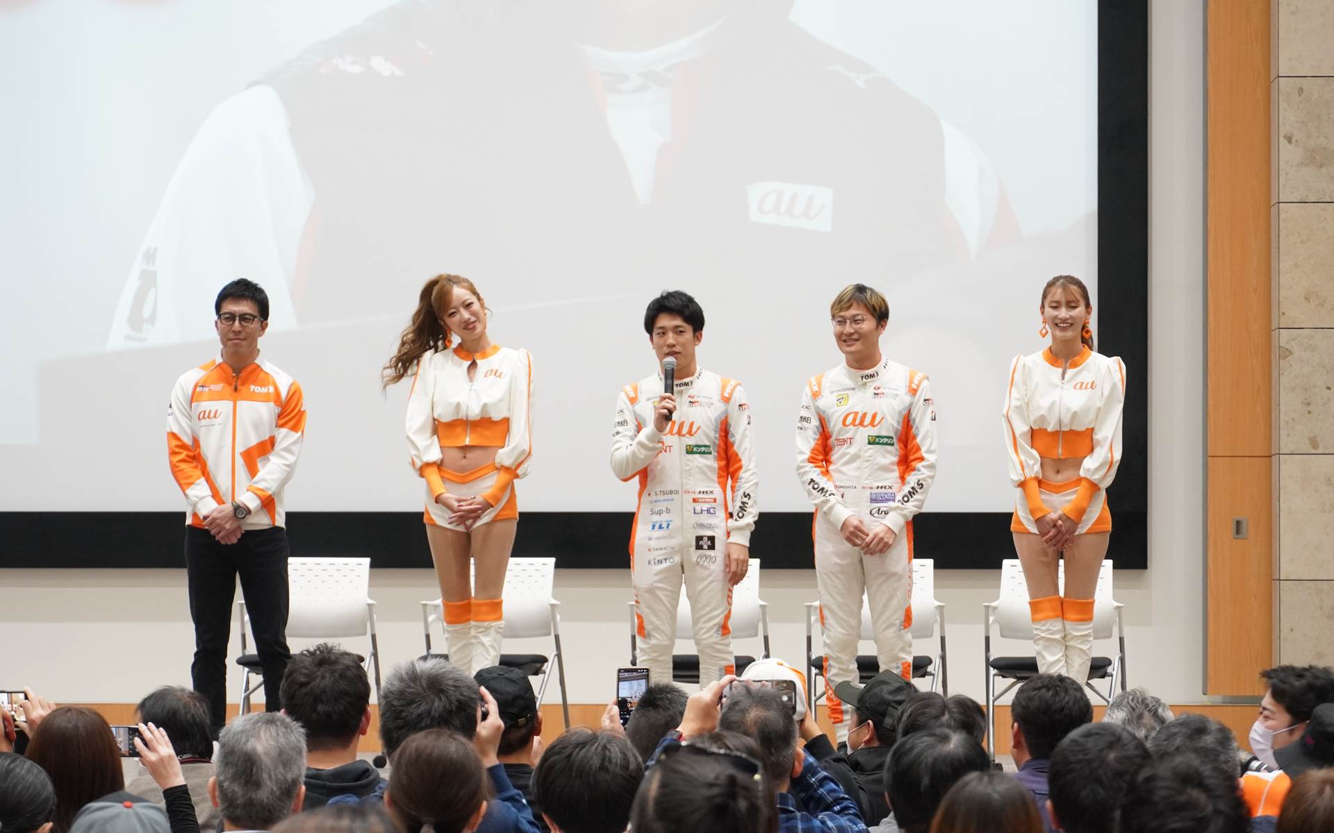 5人が登場、イベントが開始された