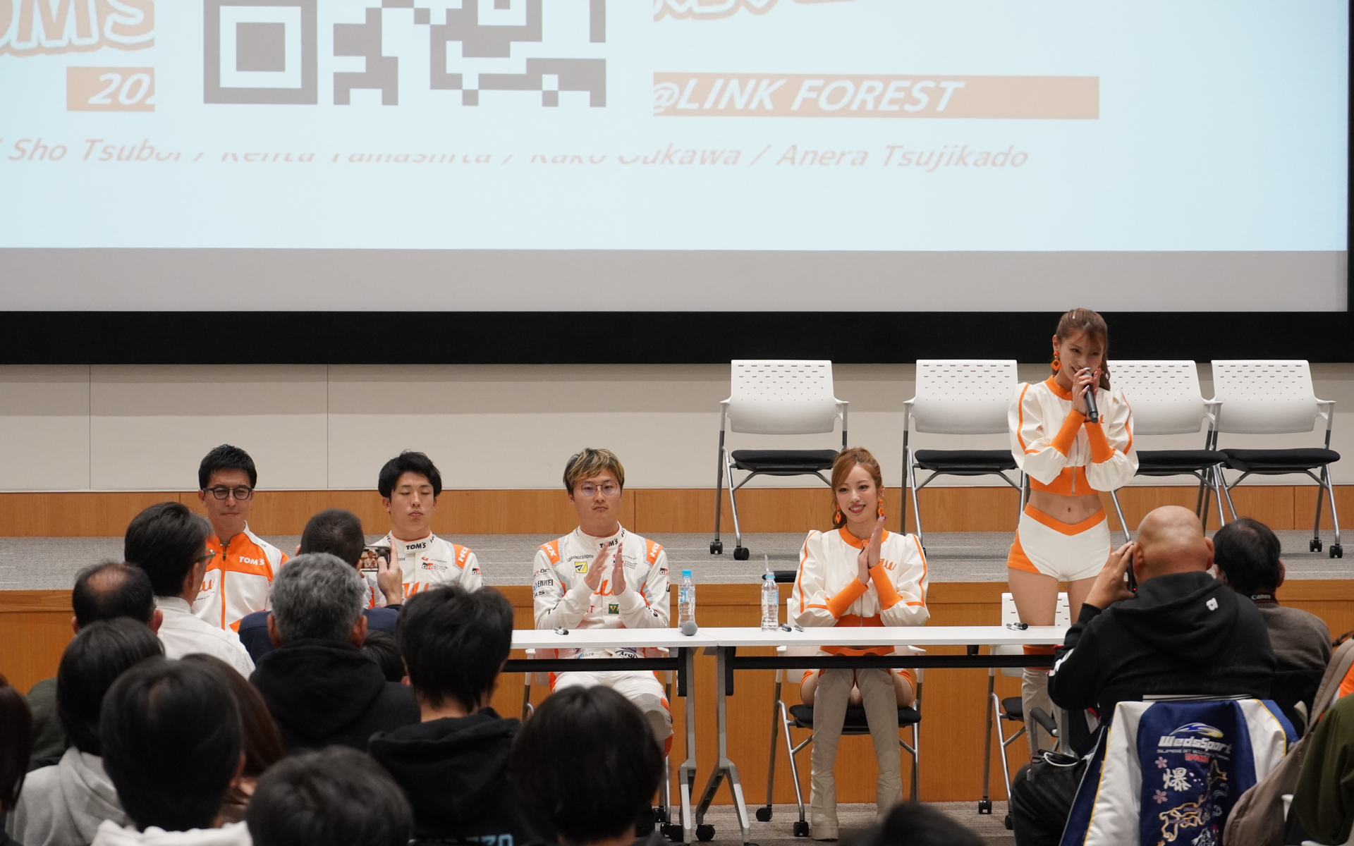 参加者の皆さんの質問に答えるコーナーでは、表に出せない裏話がたくさん