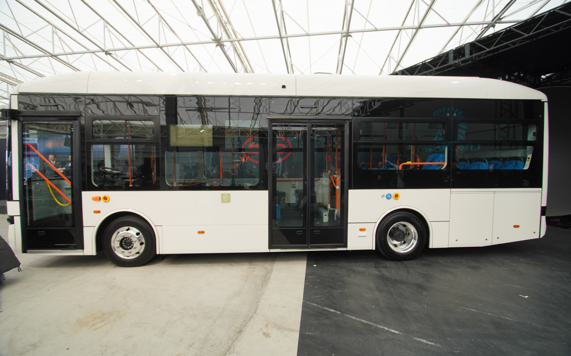 中型バス「J7」は日本市場向けに専用開発したモデル