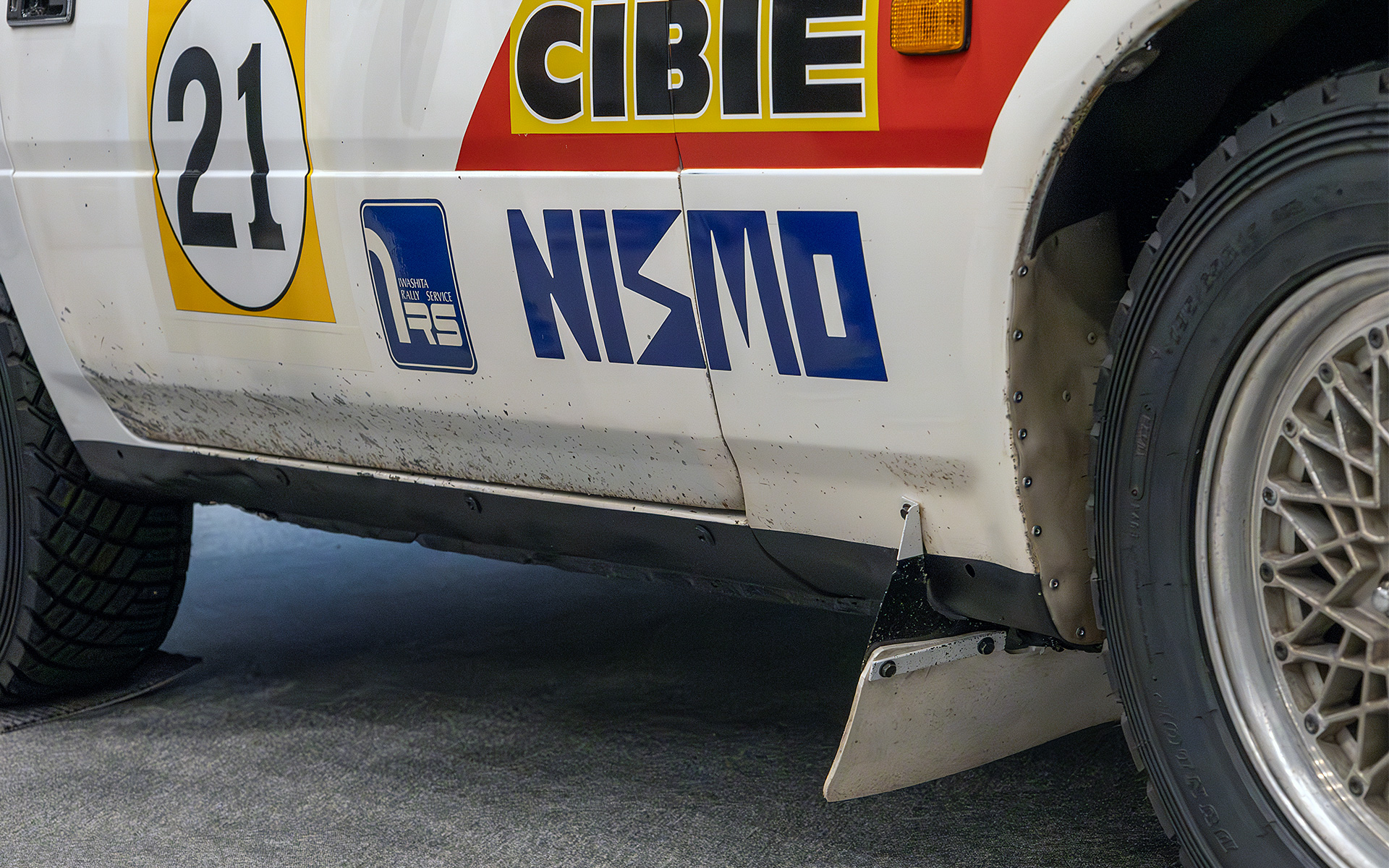 ラリーでの走りの過酷さを残すため、走行で点いた痛みは修復していない。こういうシブい作業をするのが日産名車再生クラブだ