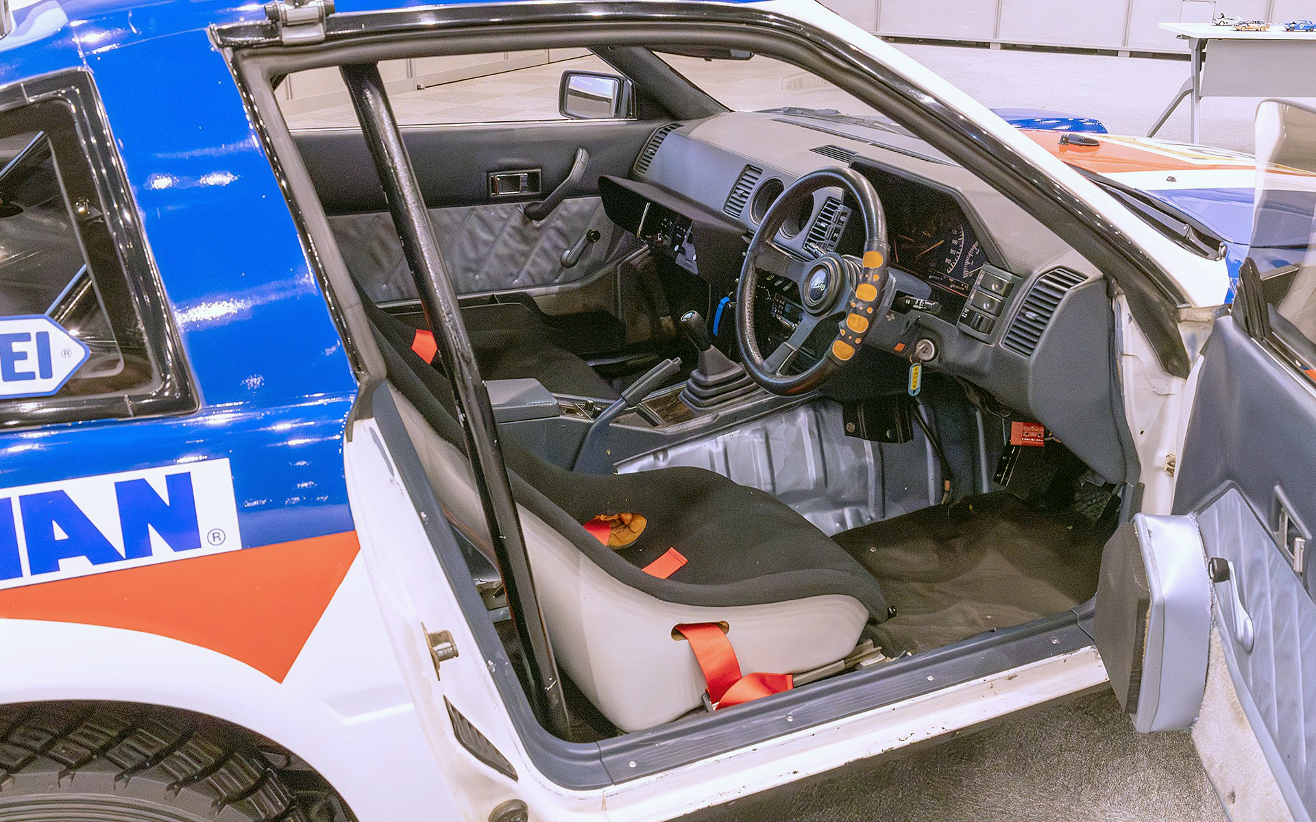 内装も徹底的に清掃、リペアされている