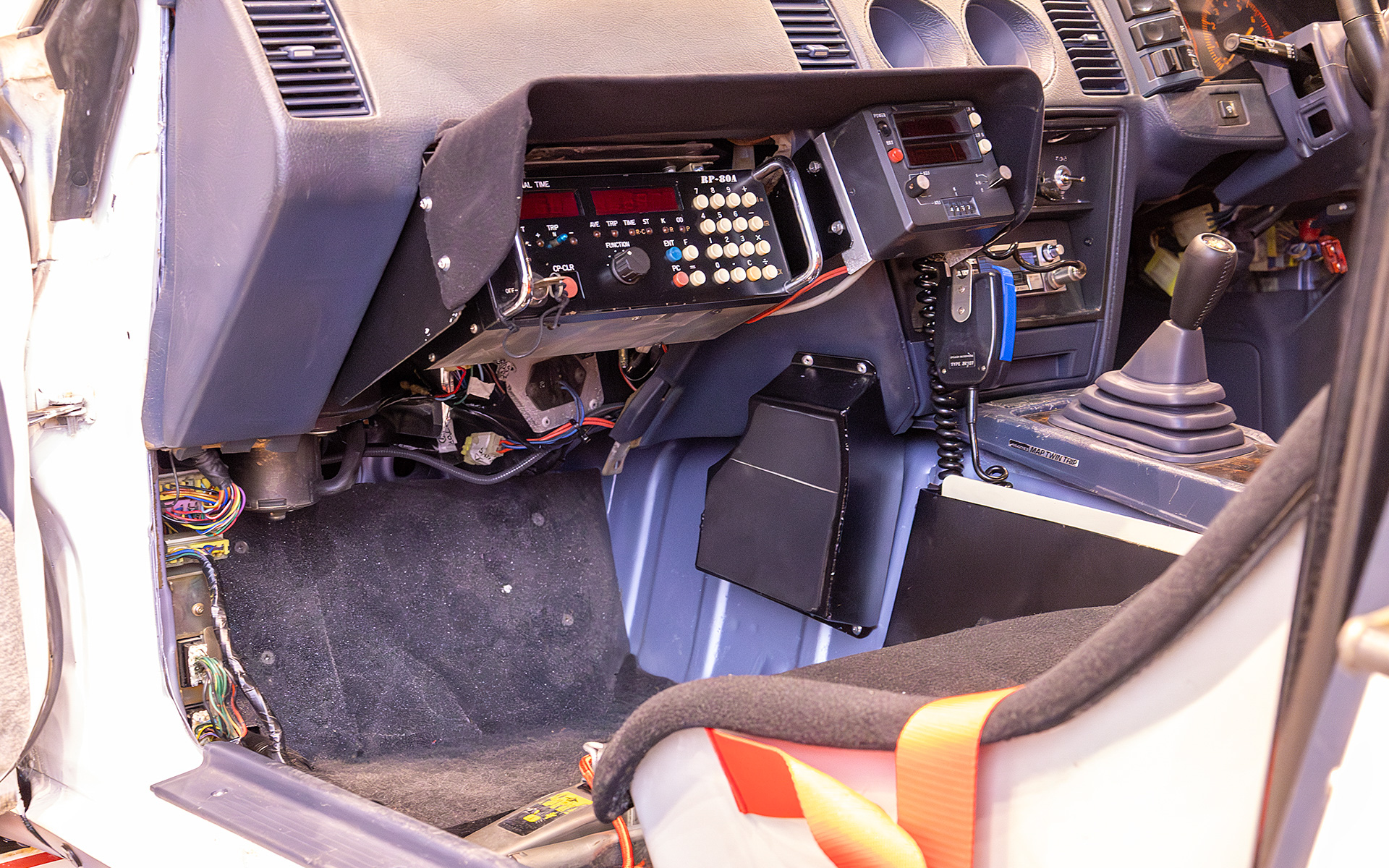 ラリーコンピュータとラリートリップも探して取り付けられている