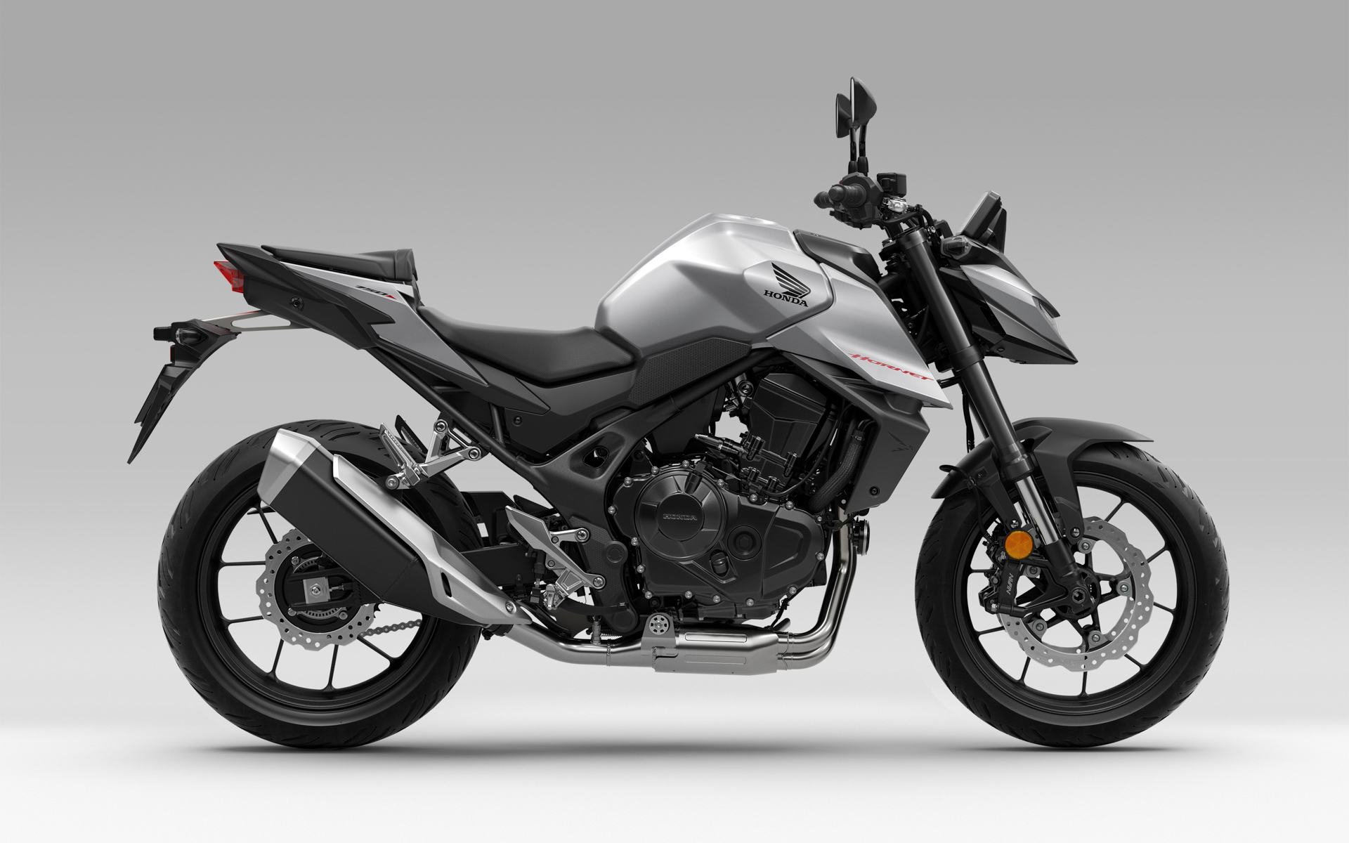 CB750ホーネット（ボディカラー：デジタルシルバーメタリック）