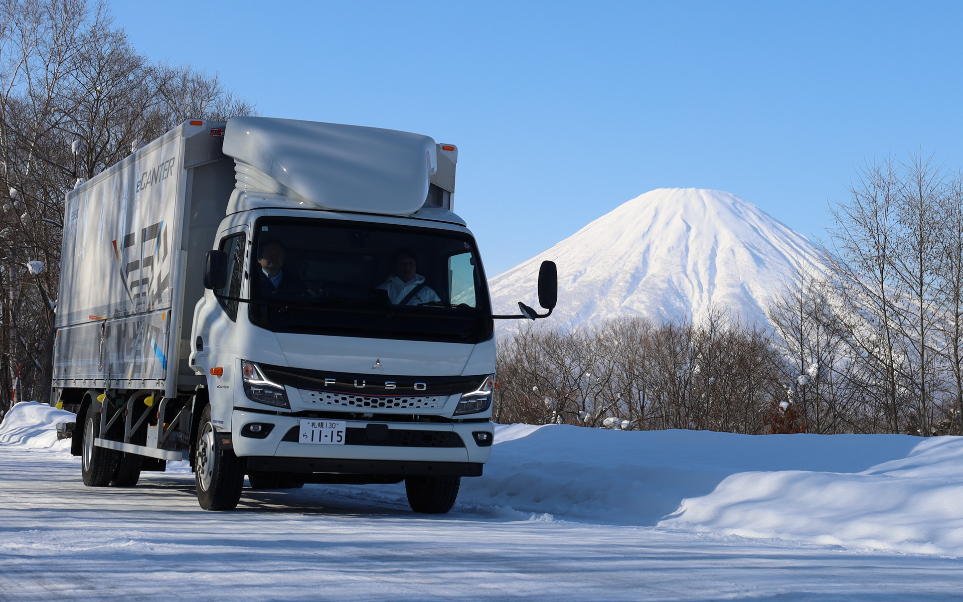 公道では「M919」を試乗して、冬の北海道でトーヨータイヤのスタッドレスタイヤの性能を体験することができた