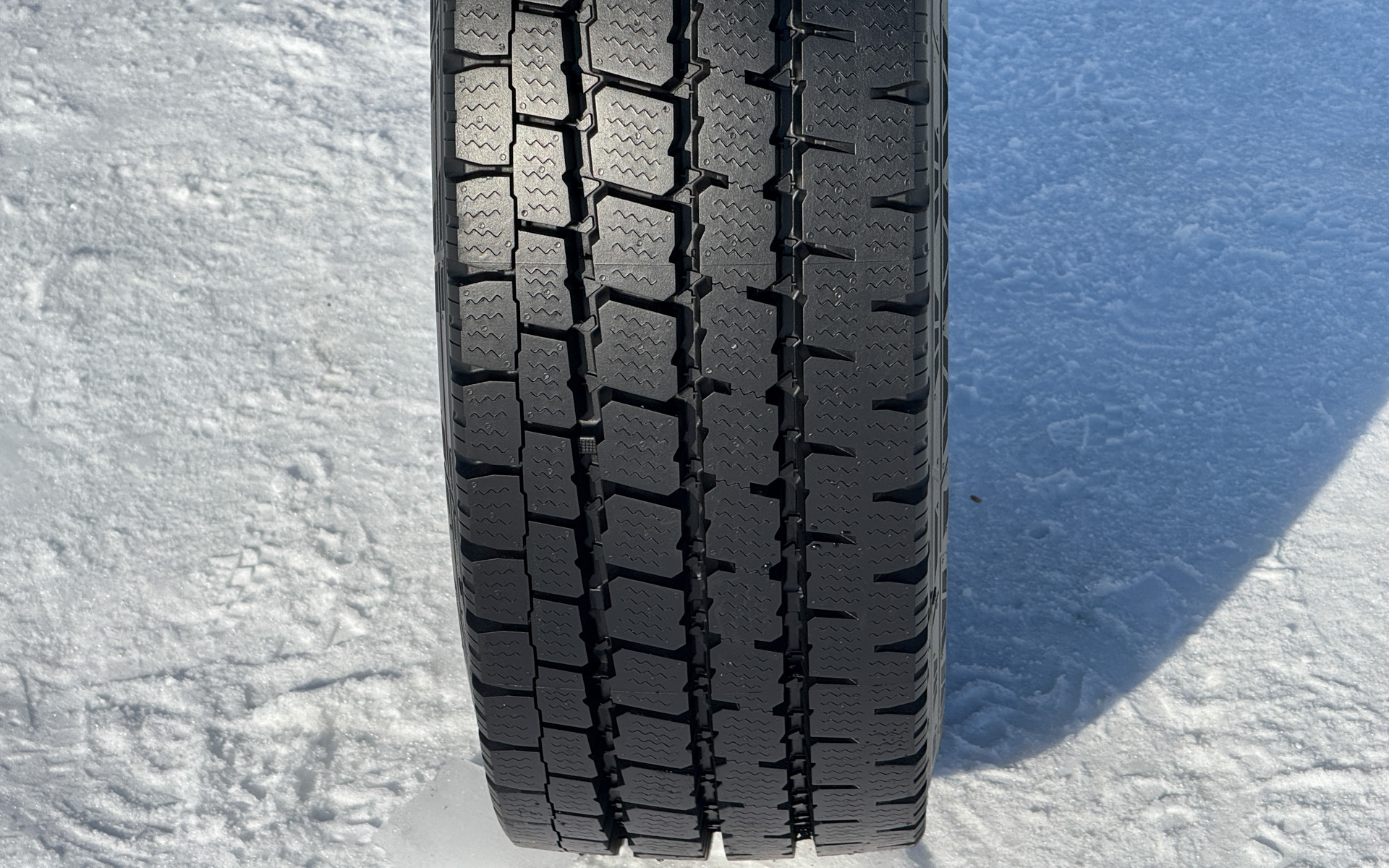 NANOENERGY M951 EVのトレッドパターン