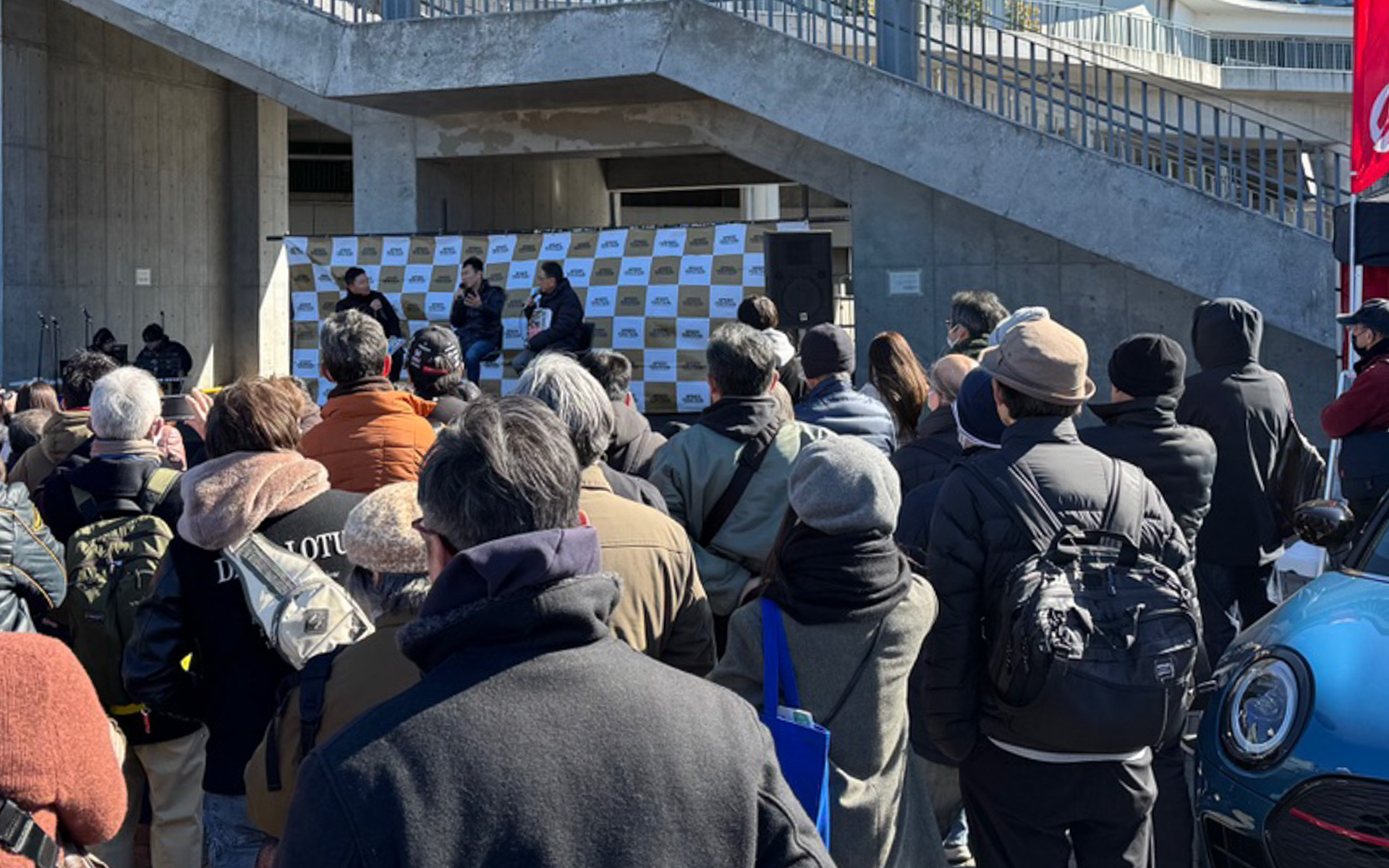 言わずと知れた大スターの佐藤琢磨選手のトークショーは特に大盛況！　実は琢磨選手がイギリスF3時代からティーポは注目し、お付き合いがあるんですよ〜