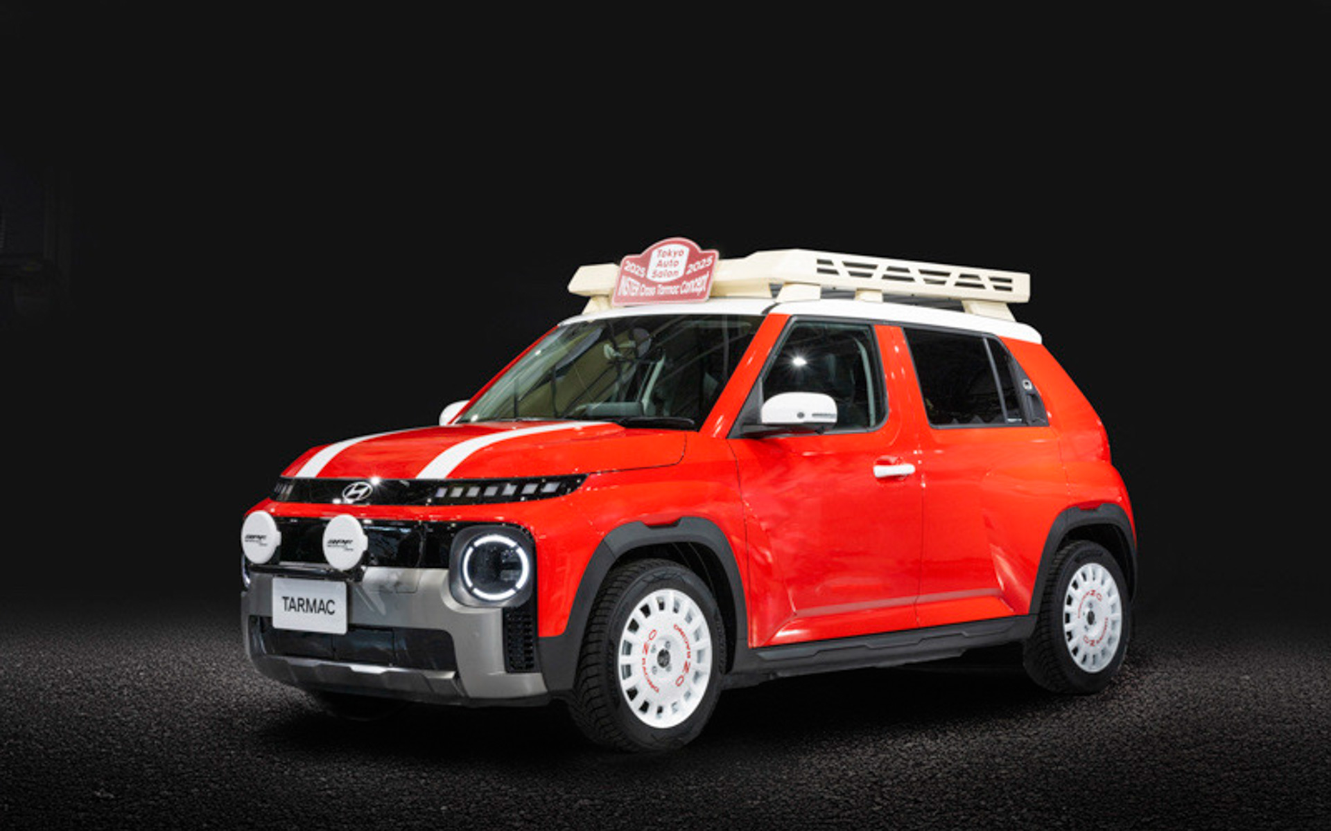 レッドとホワイトのカラーコンビネーションでカスタマイズした「INSTER Tarmac（インスター ターマック）」