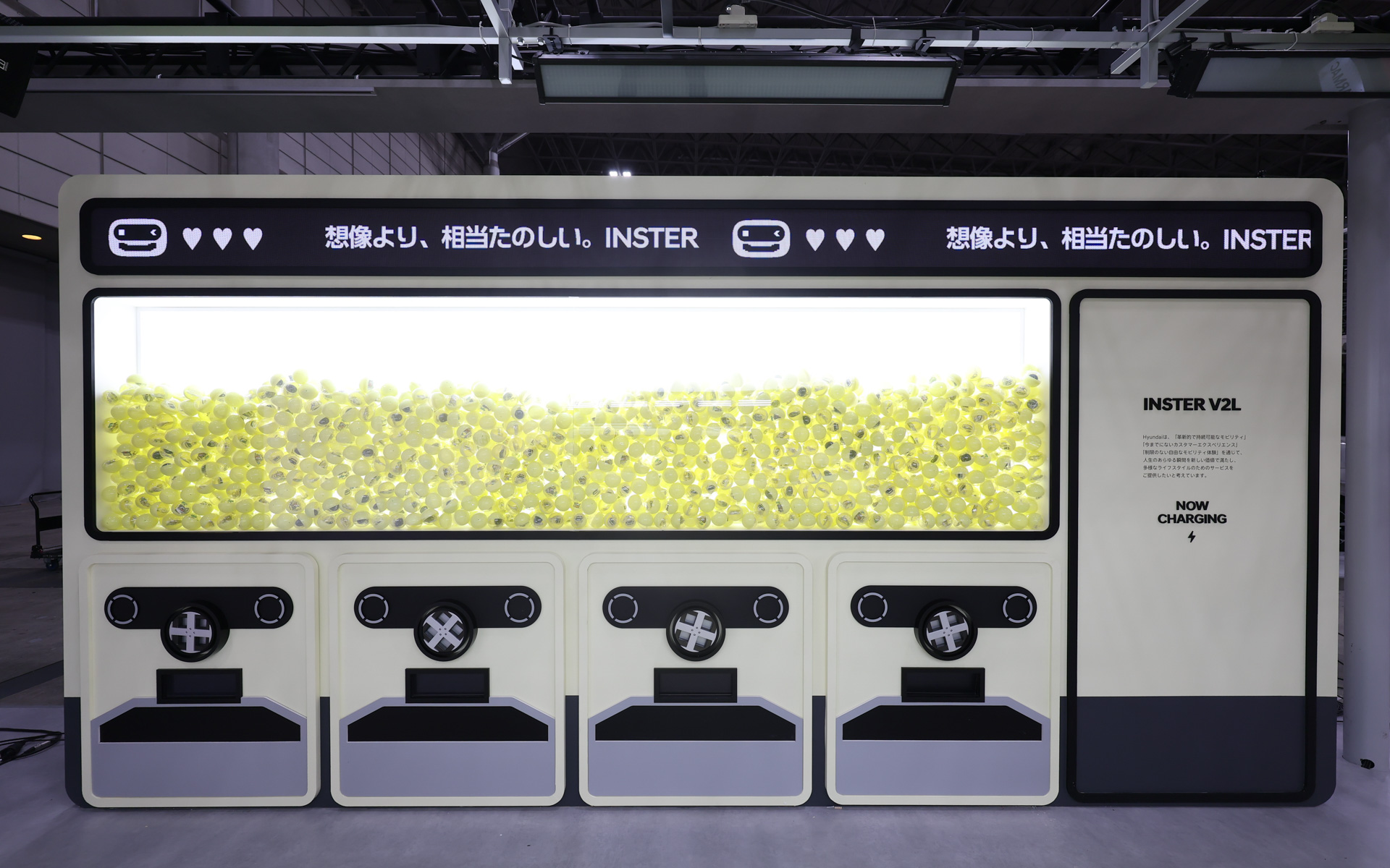 韓国で人気の恐⻯キャラクター「JOGUMAN（ジョグマン）」とコラボしたオリジナルデザインキーホルダーなど、3種類の限定グッズが当たる「INSTERくじ」