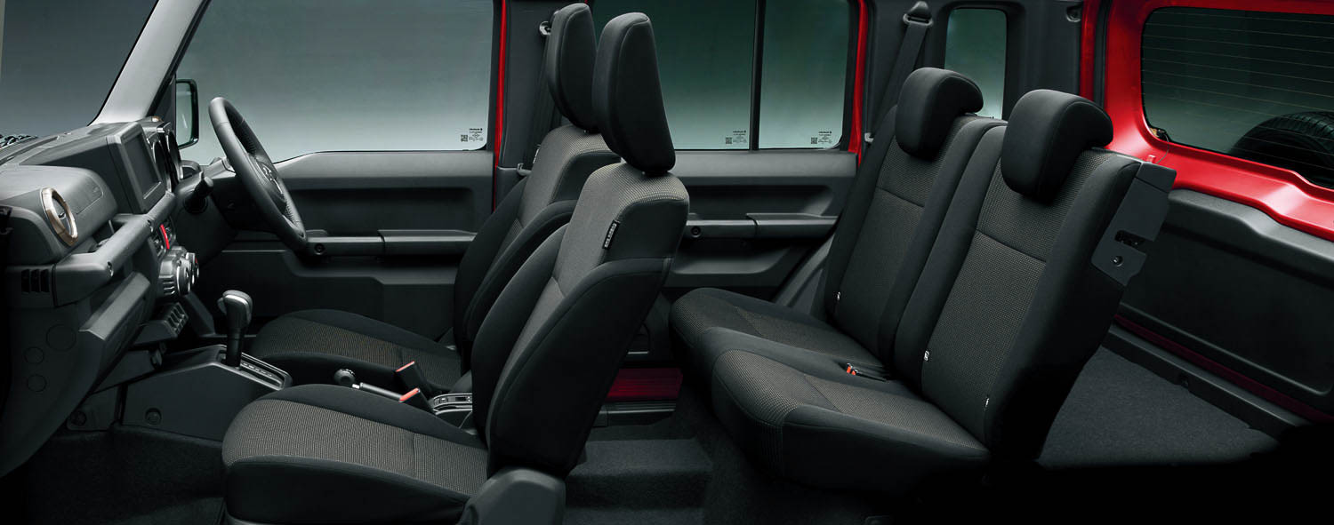 新型ジムニー ノマドのシート。後席座面のシートクッション厚を確保した