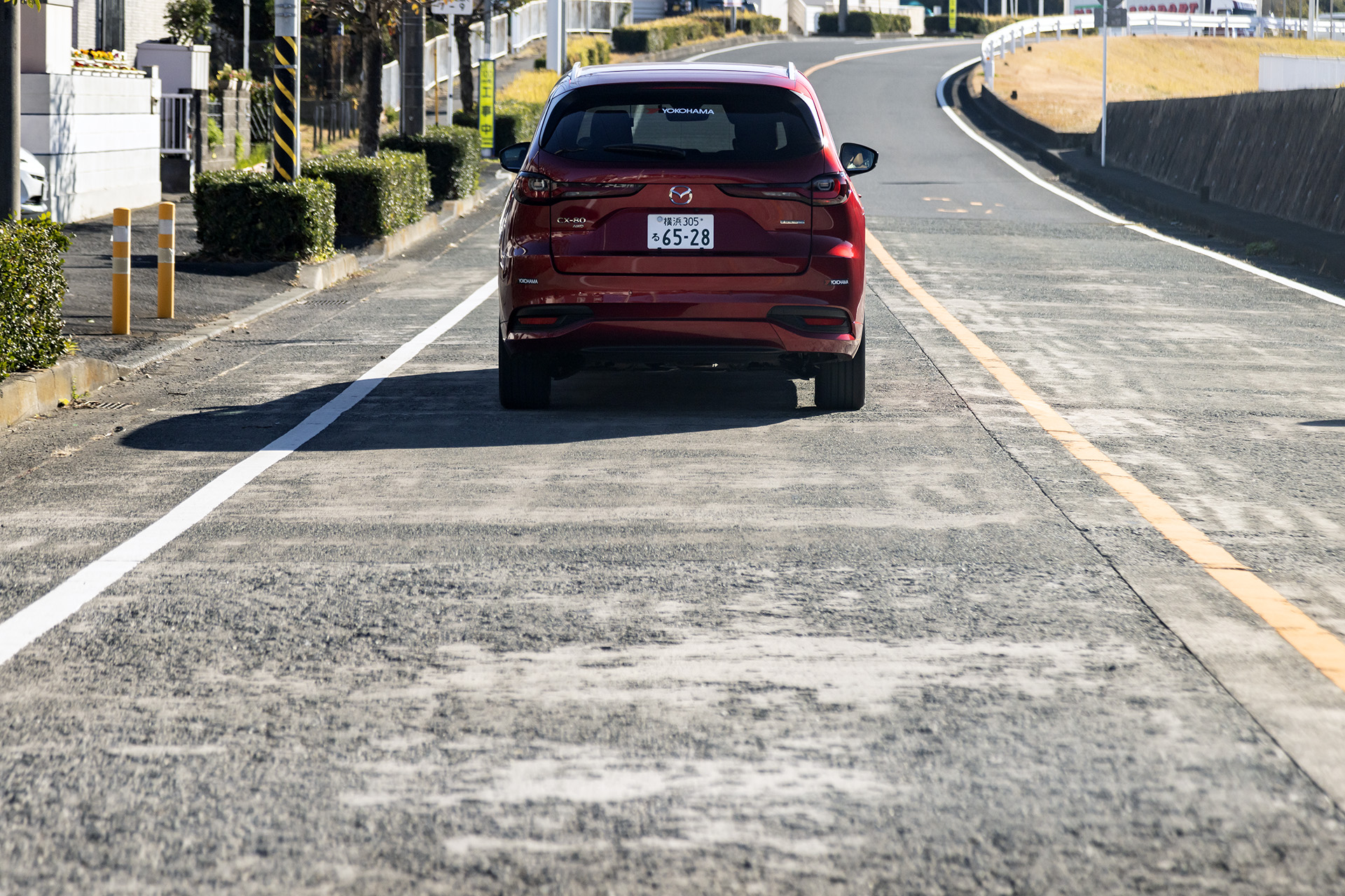 傷みのひどい路面でも「ADVAN V61」は入力をうまくいなしていた