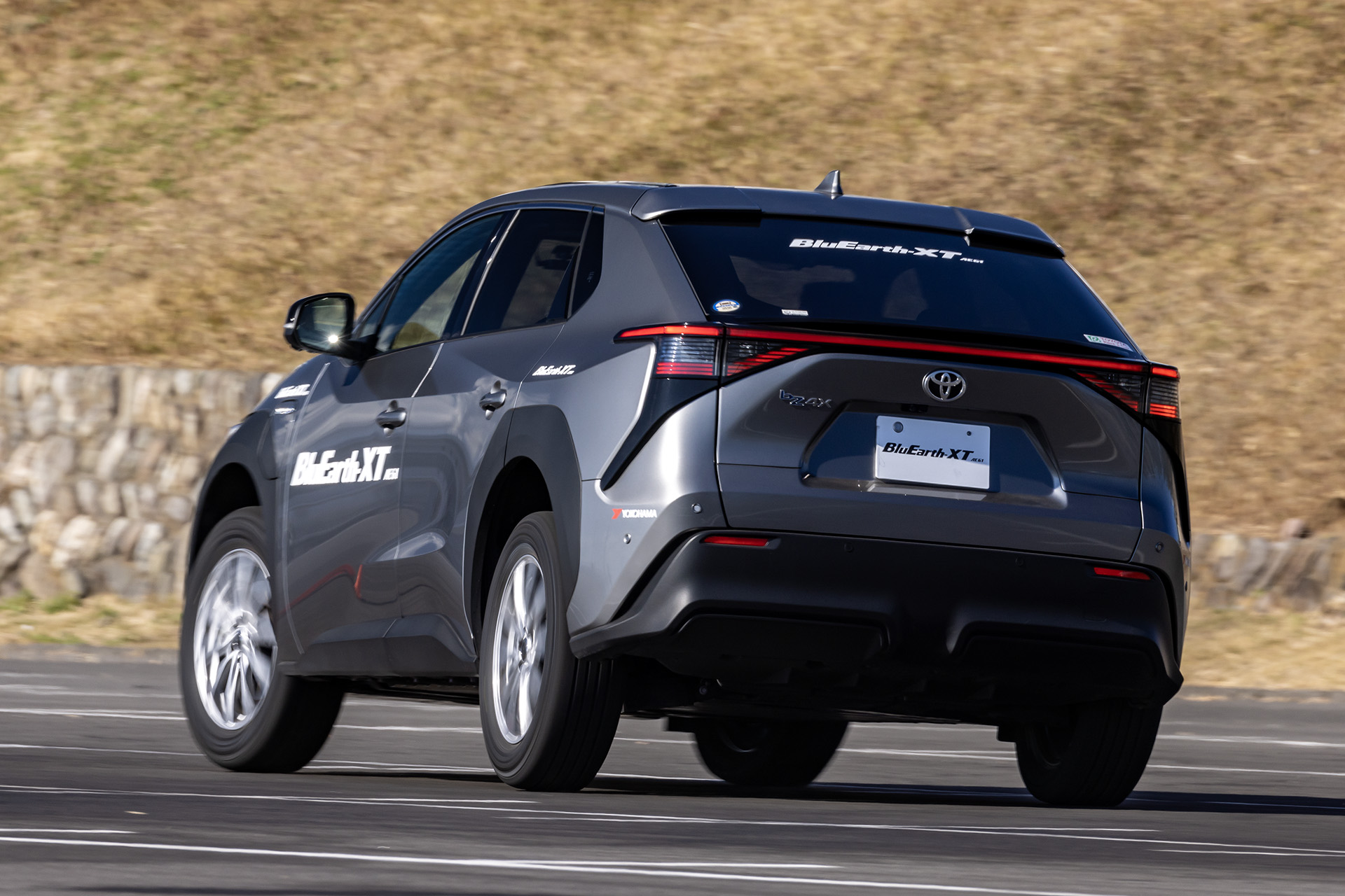 コーナリング時のパターンノイズも「BluEarth-XT」より「ADVAN V61」のほうが静かに感じられた