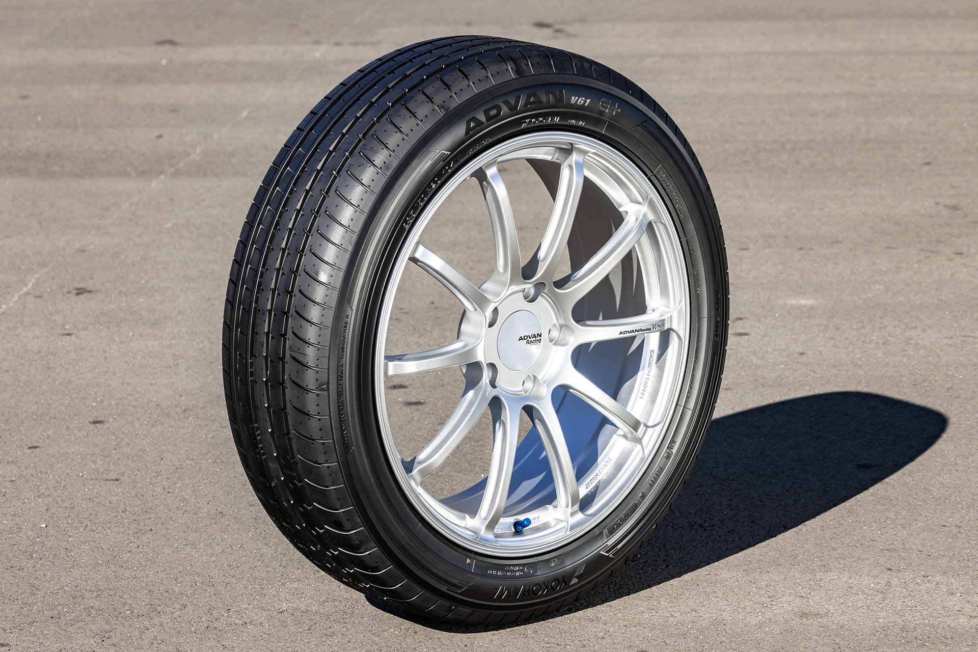 中～大型プレミアムSUV向けサマータイヤの新製品「ADVAN V61」