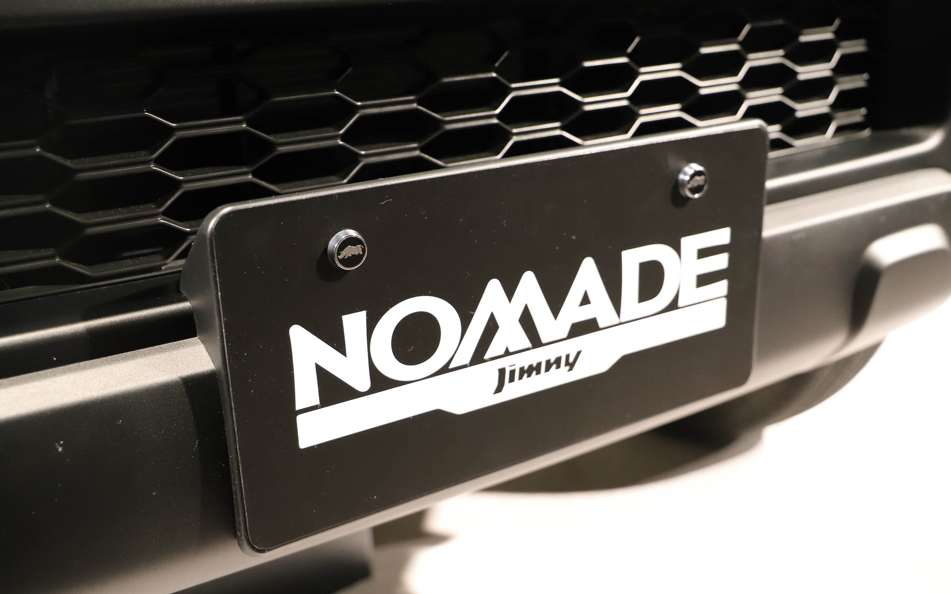 ナンバープレートロックボルト（5500円）にはサイのマークが入る